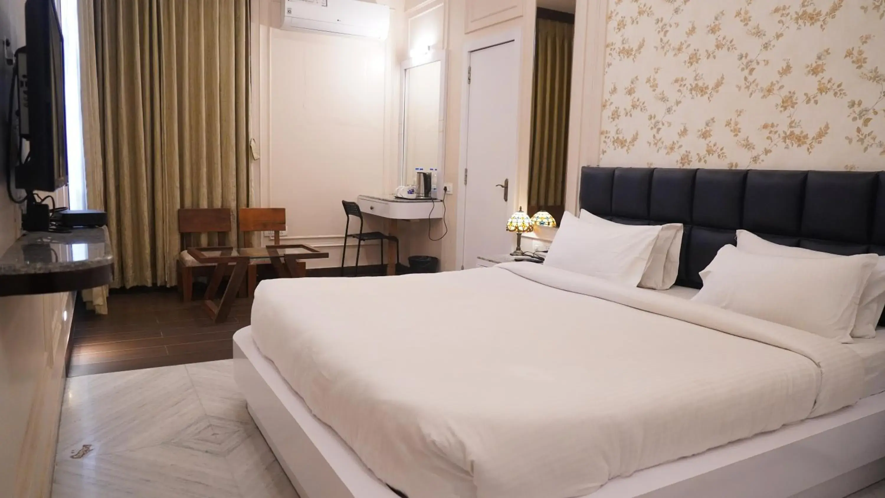 Superior King Room in HOTEL RIO BENARAS Superior King Room in HOTEL RIO BENARAS