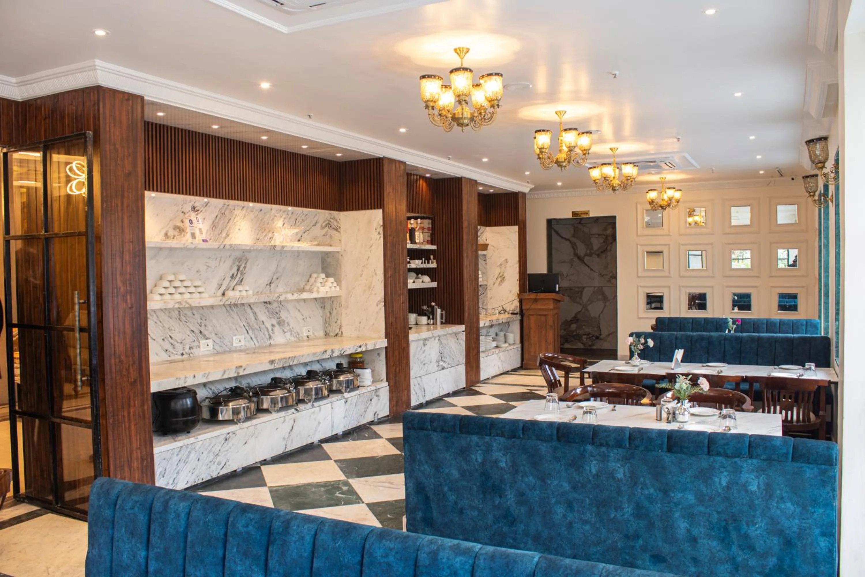 Restaurant/places to eat in HOTEL RIO BENARAS