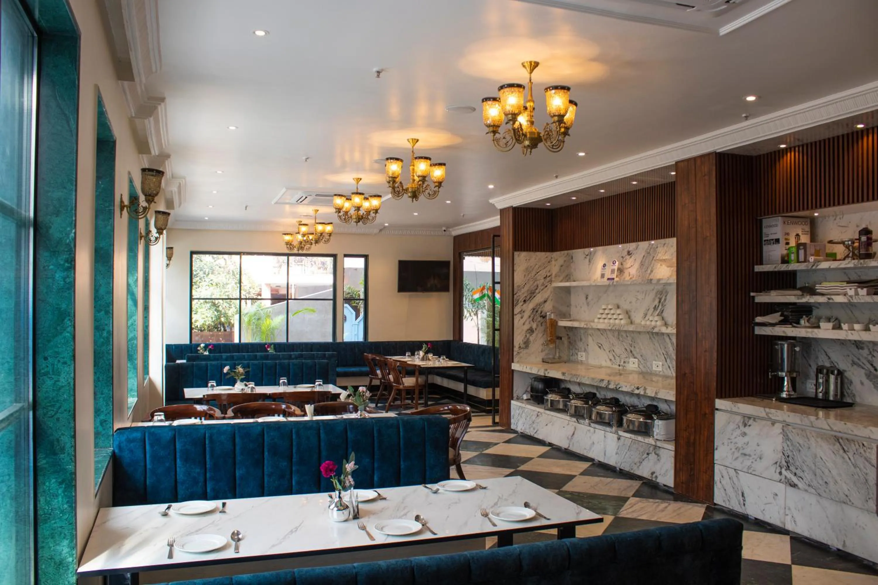 Restaurant/places to eat in HOTEL RIO BENARAS