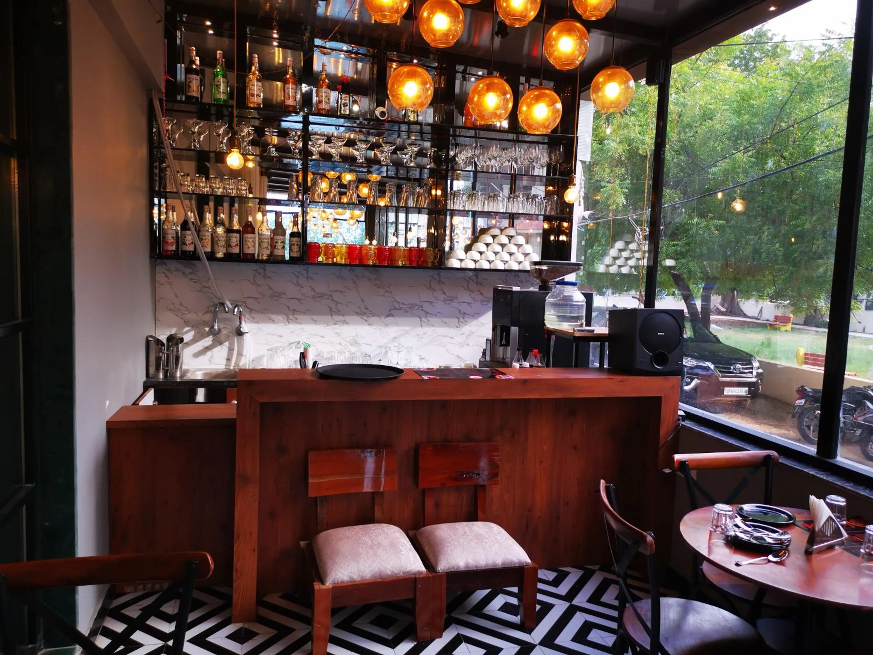 Restaurant/places to eat in HOTEL RIO BENARAS