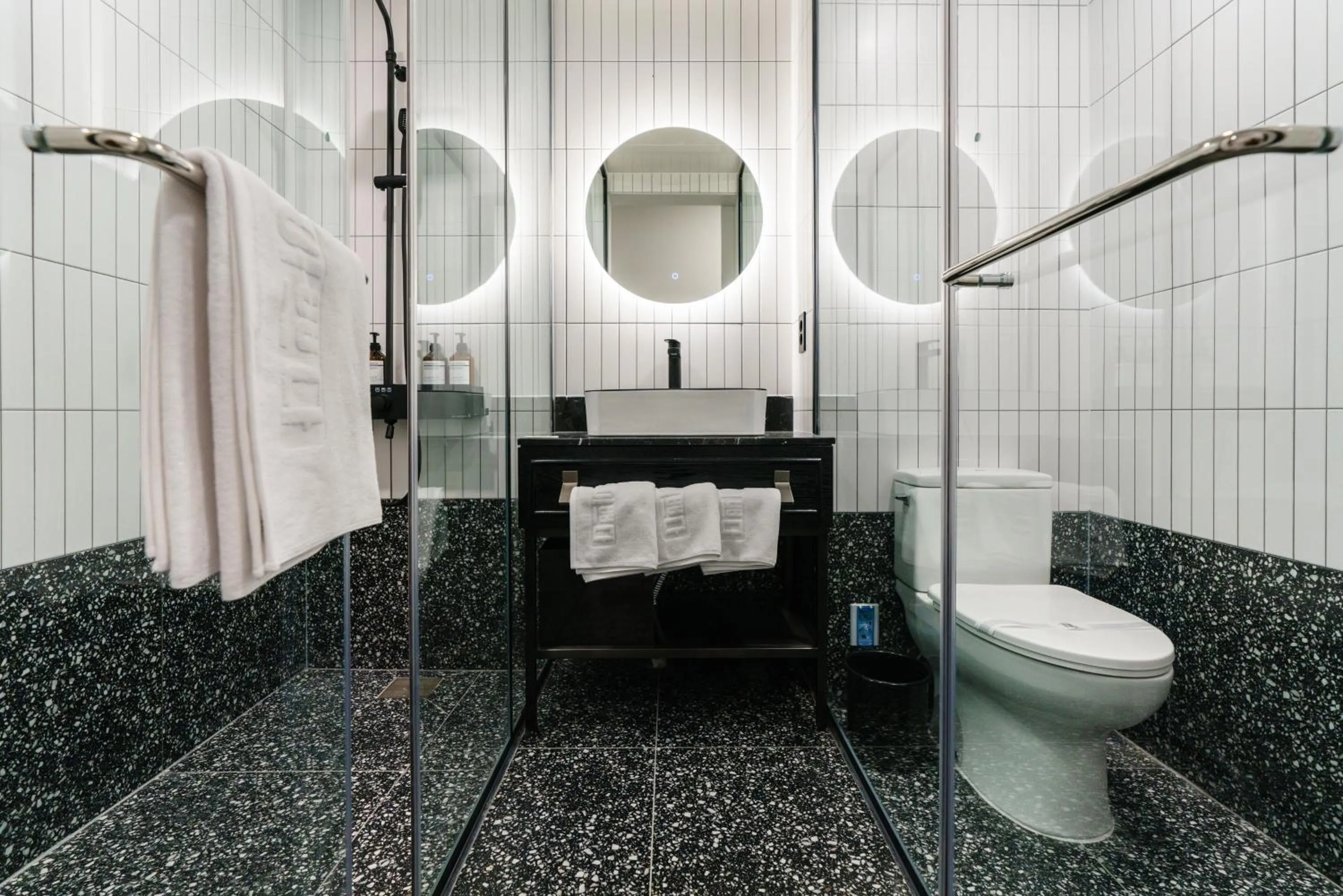 Shower in Yangju Hotel Ippda