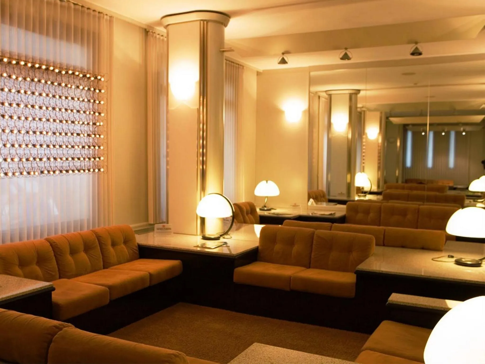 Lounge or bar in Sure Hotel by Best Western Milano