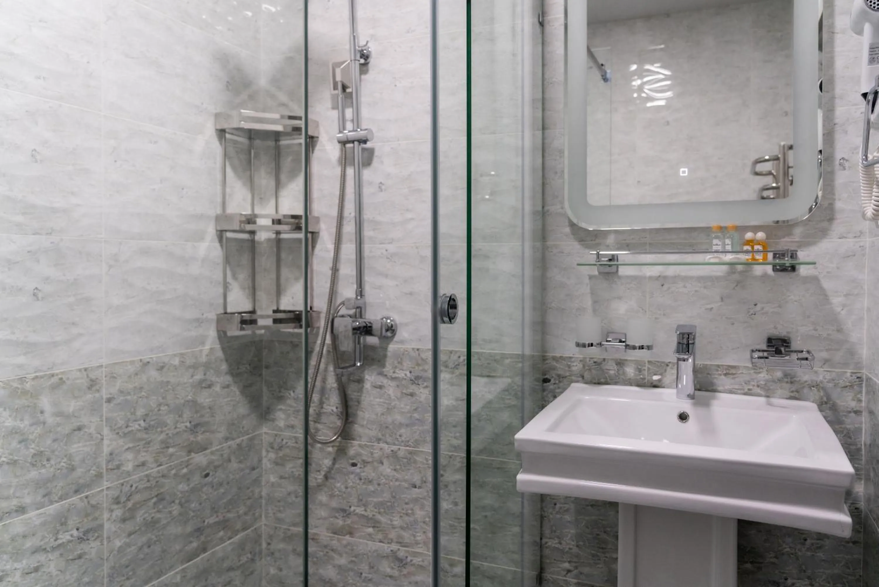 Toilet in Rayyan Hotel & SPA Tashkent