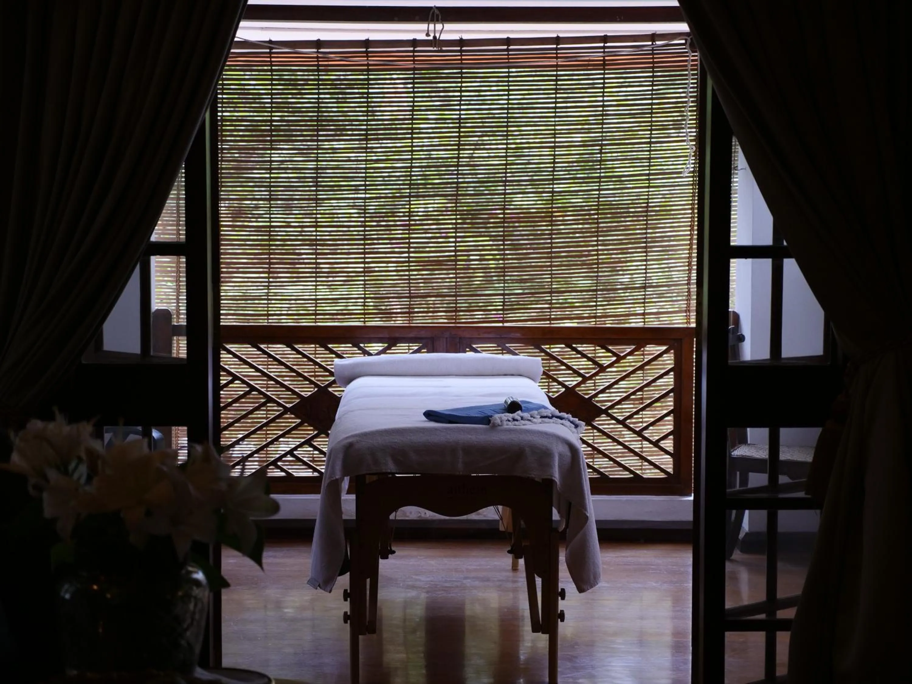 Balcony/Terrace, Bed in Le Colonial 1506 - Exclusive Luxury Hideaway