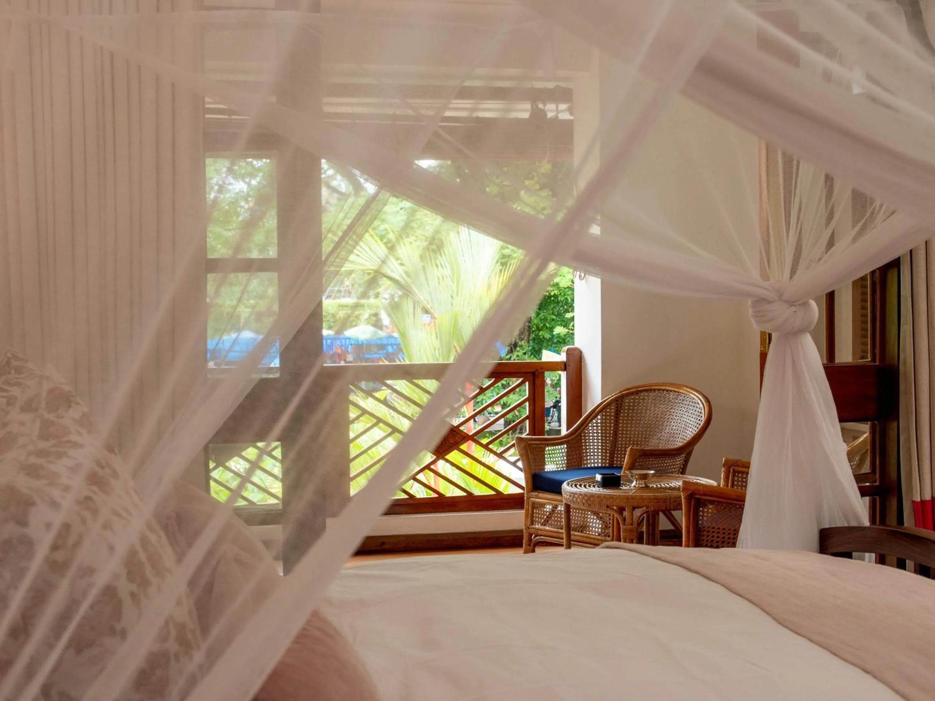 Balcony/Terrace, Bed in Le Colonial 1506 - Exclusive Luxury Hideaway