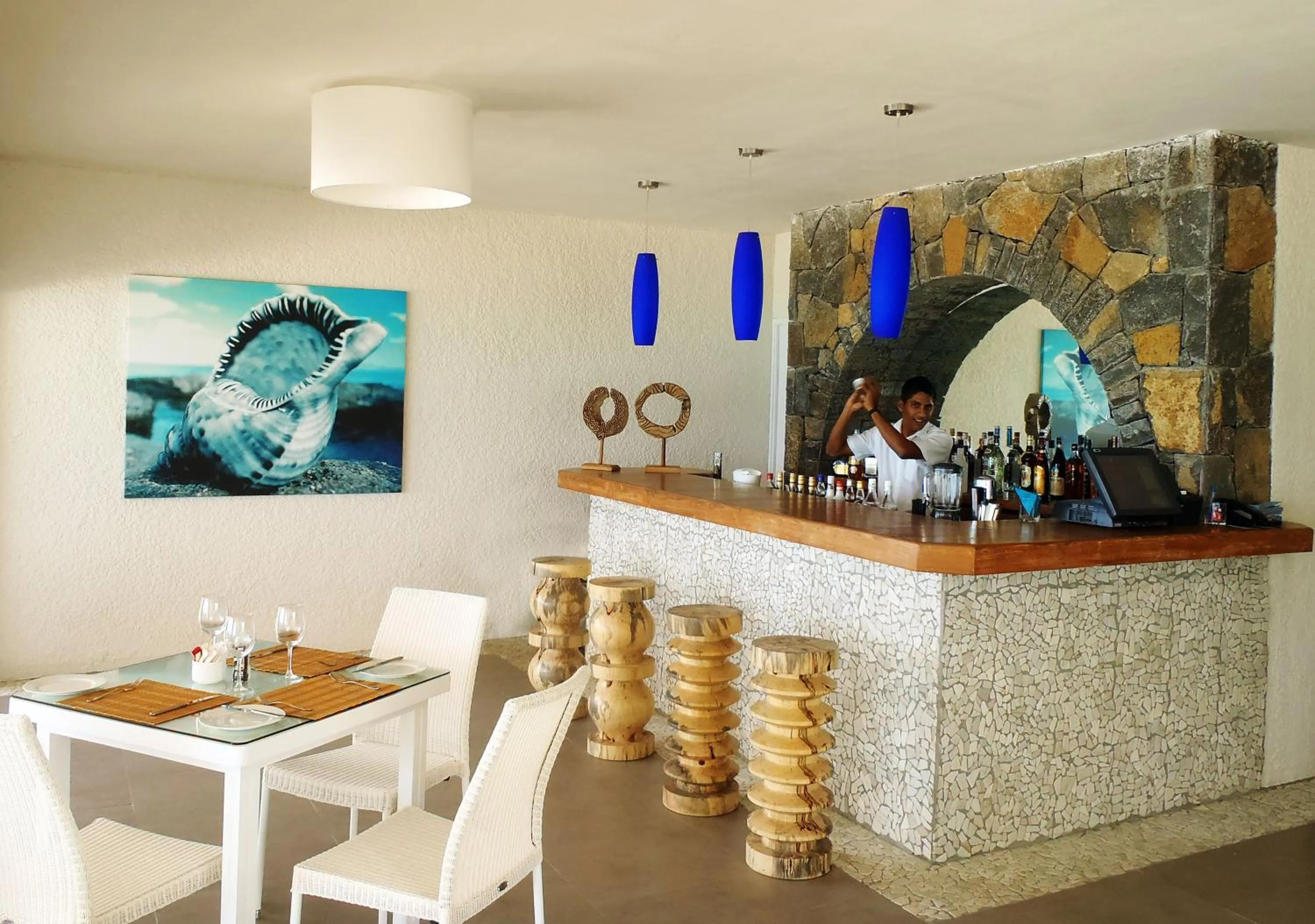 Restaurant/places to eat in Astroea Beach Hotel