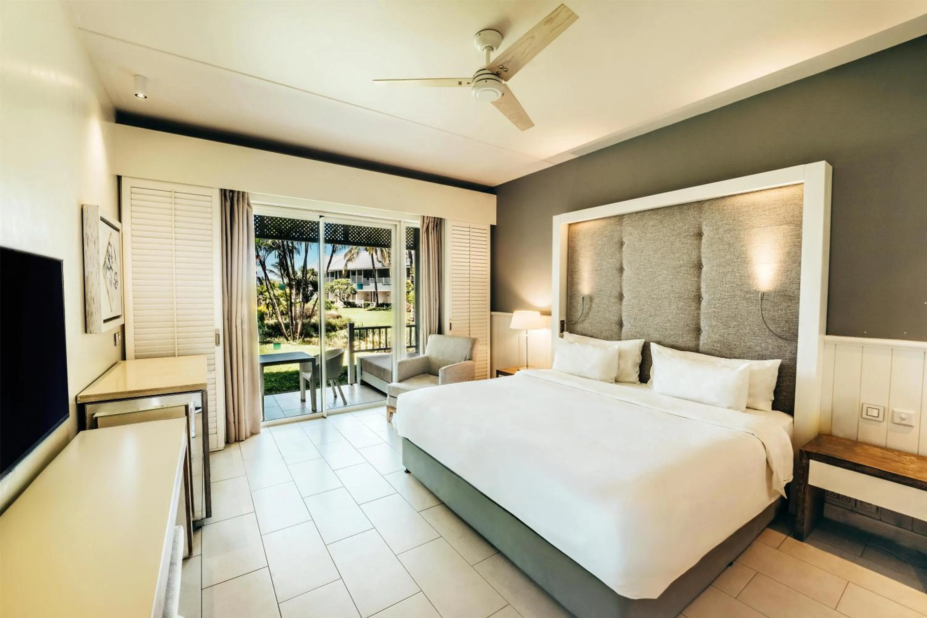 Bedroom, Bed in Radisson Blu Azuri Resort & Spa