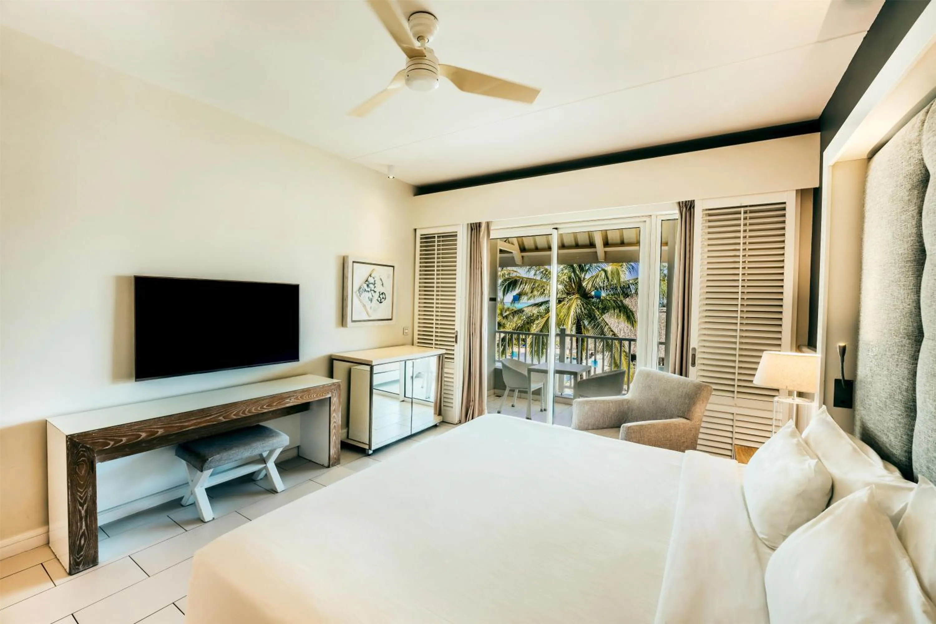 Bedroom, Bed in Radisson Blu Azuri Resort & Spa