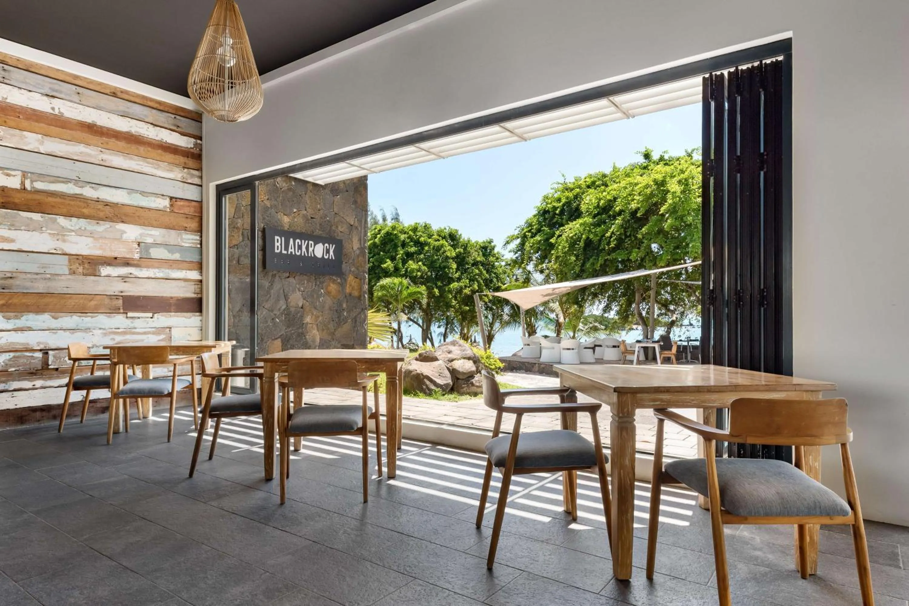 Restaurant/places to eat in Radisson Blu Azuri Resort & Spa