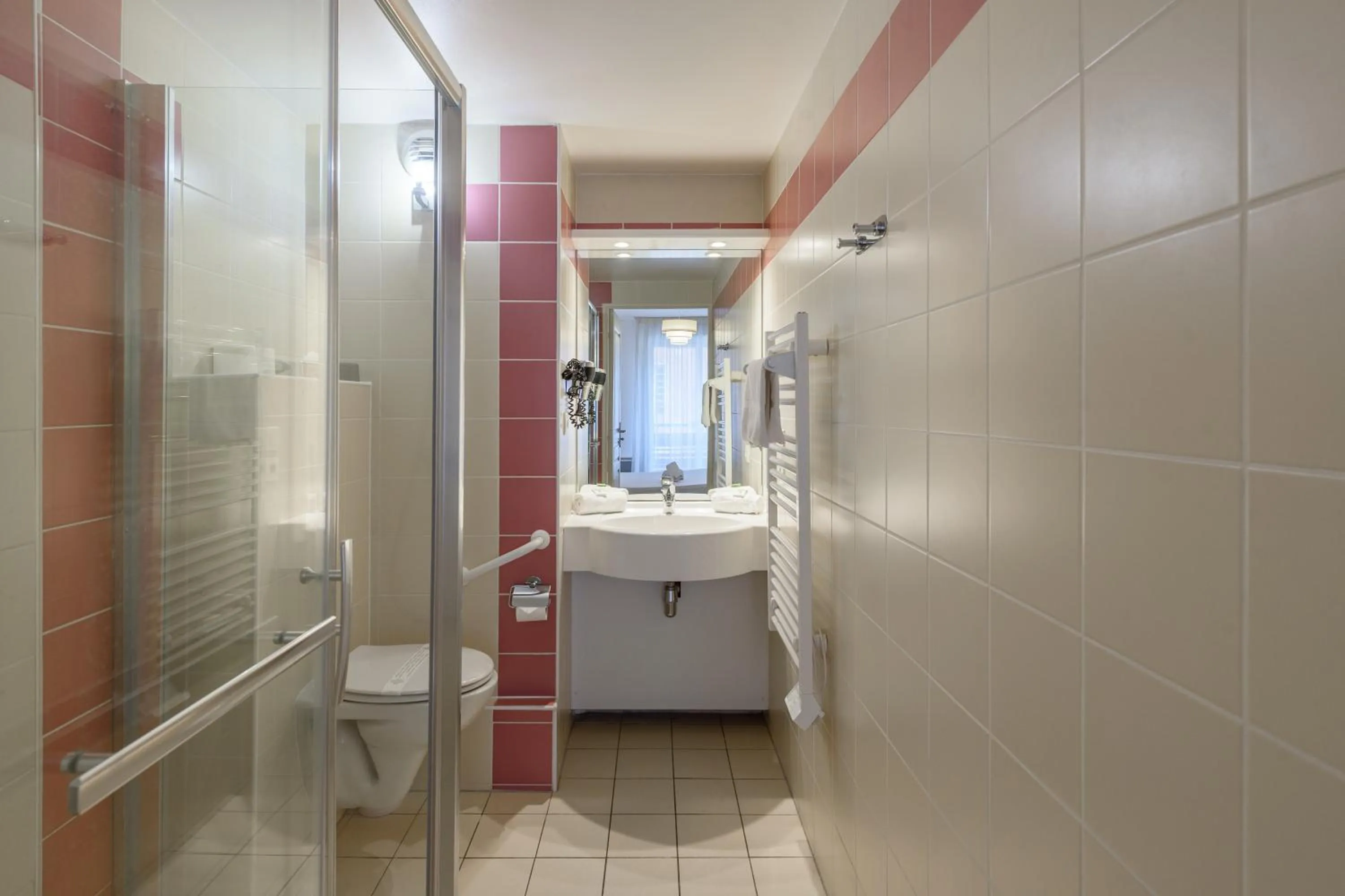 Bathroom in Residhotel Toulouse Centre