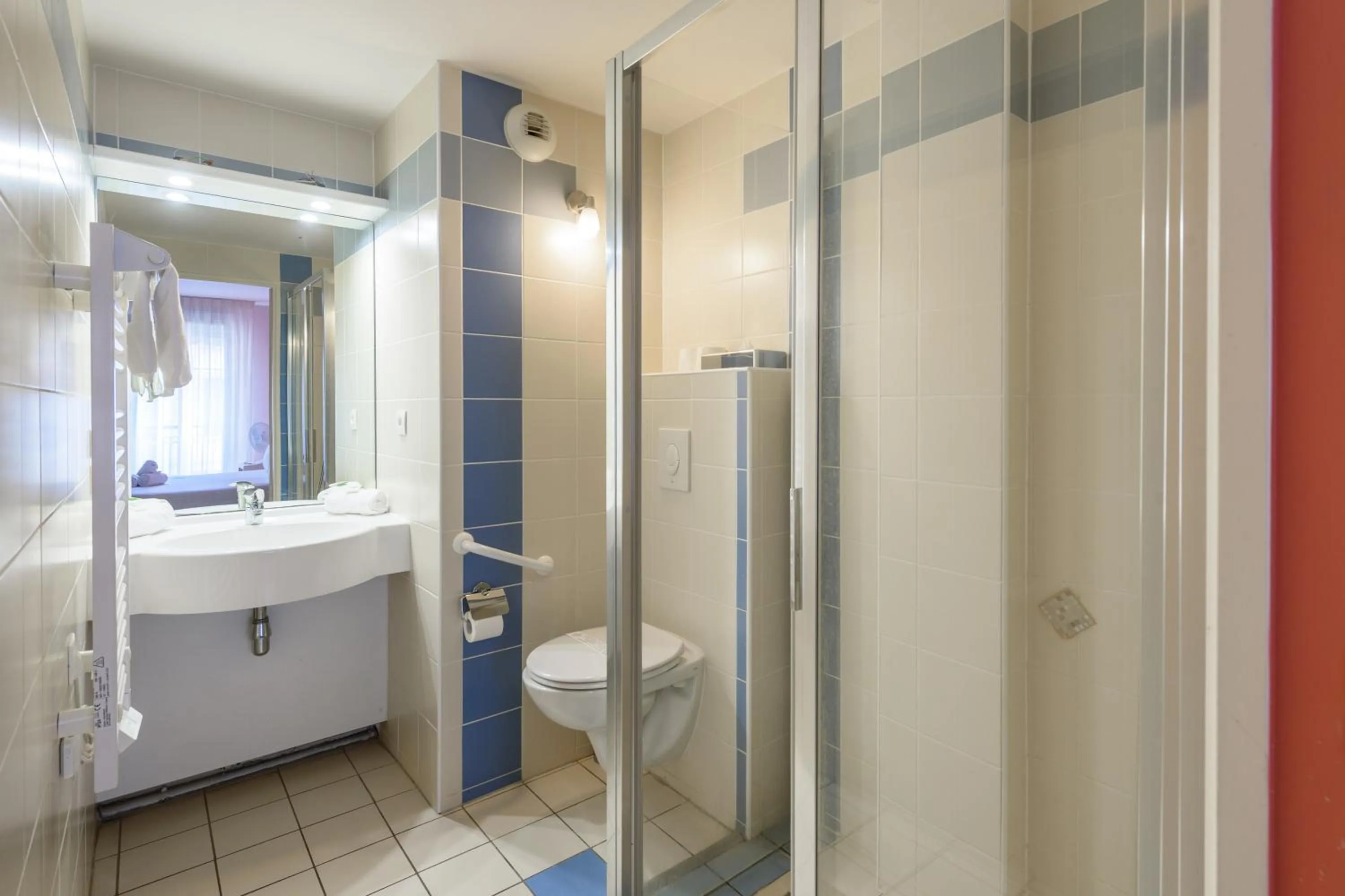 Bathroom in Residhotel Toulouse Centre