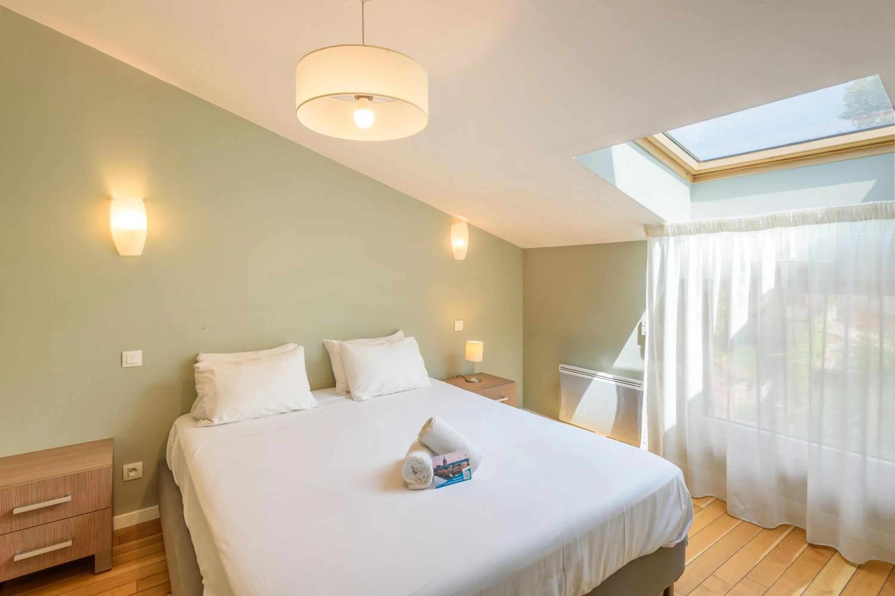 Bed in Residhotel Toulouse Centre