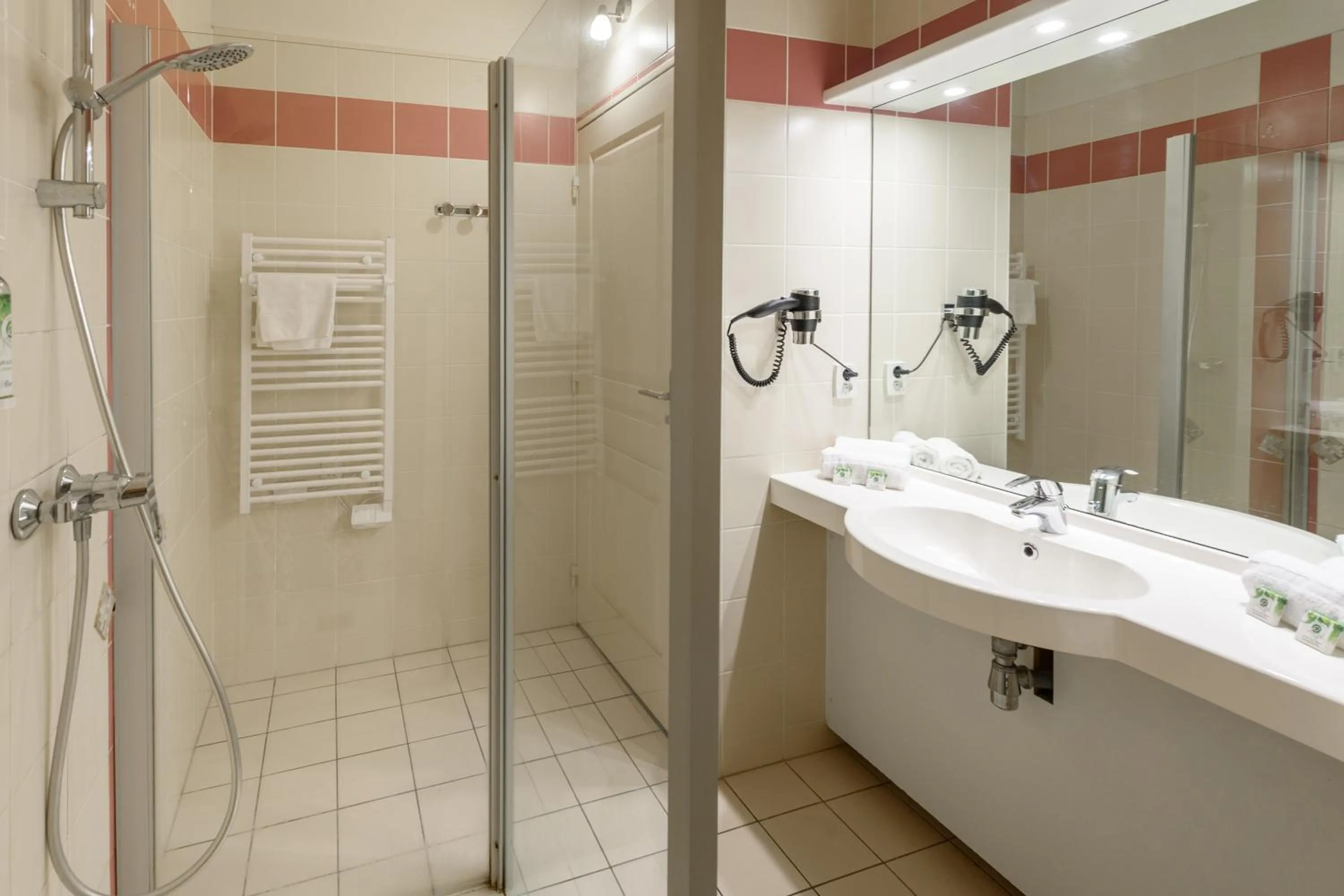 Bathroom in Residhotel Toulouse Centre