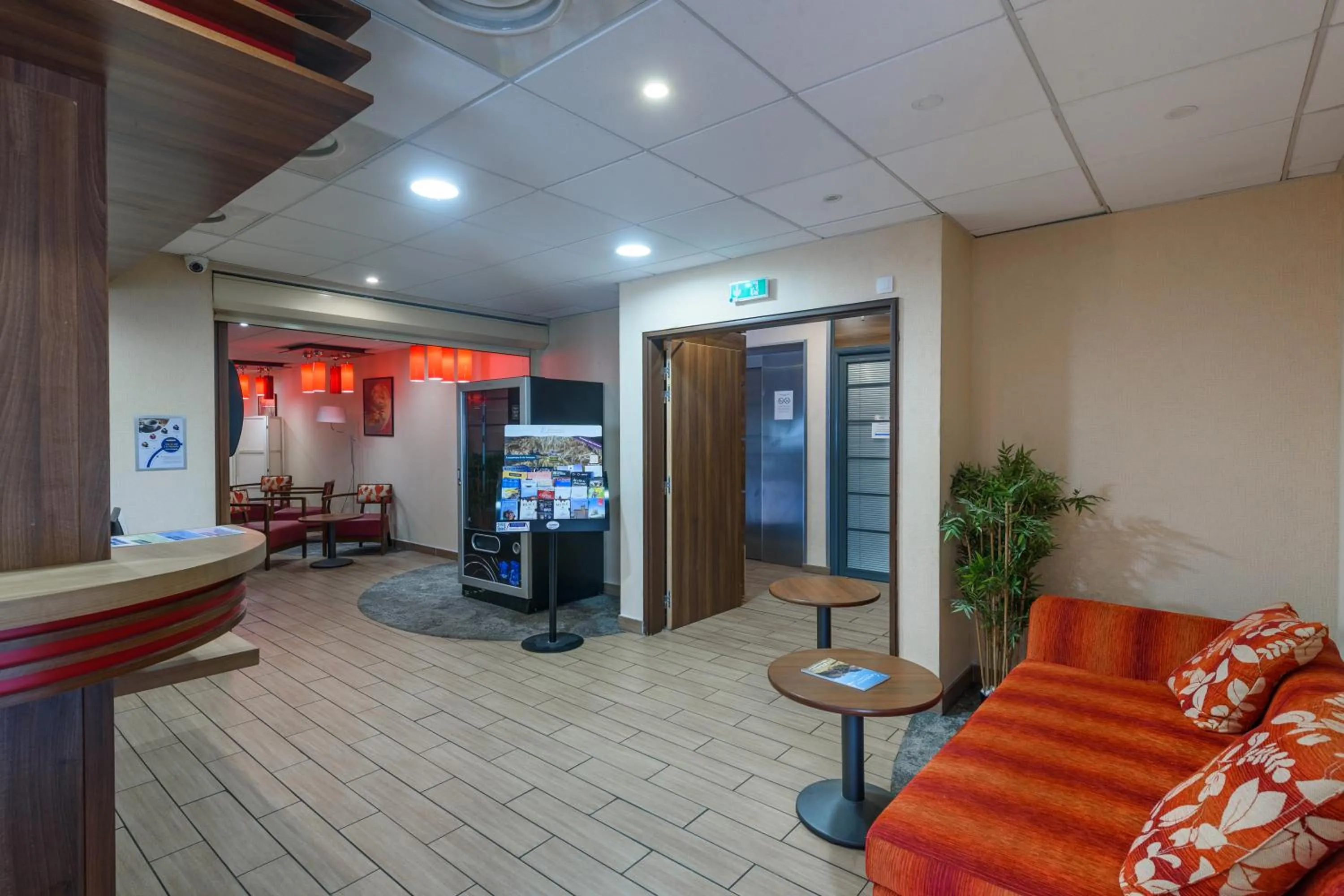 Lobby or reception in Residhotel Toulouse Centre