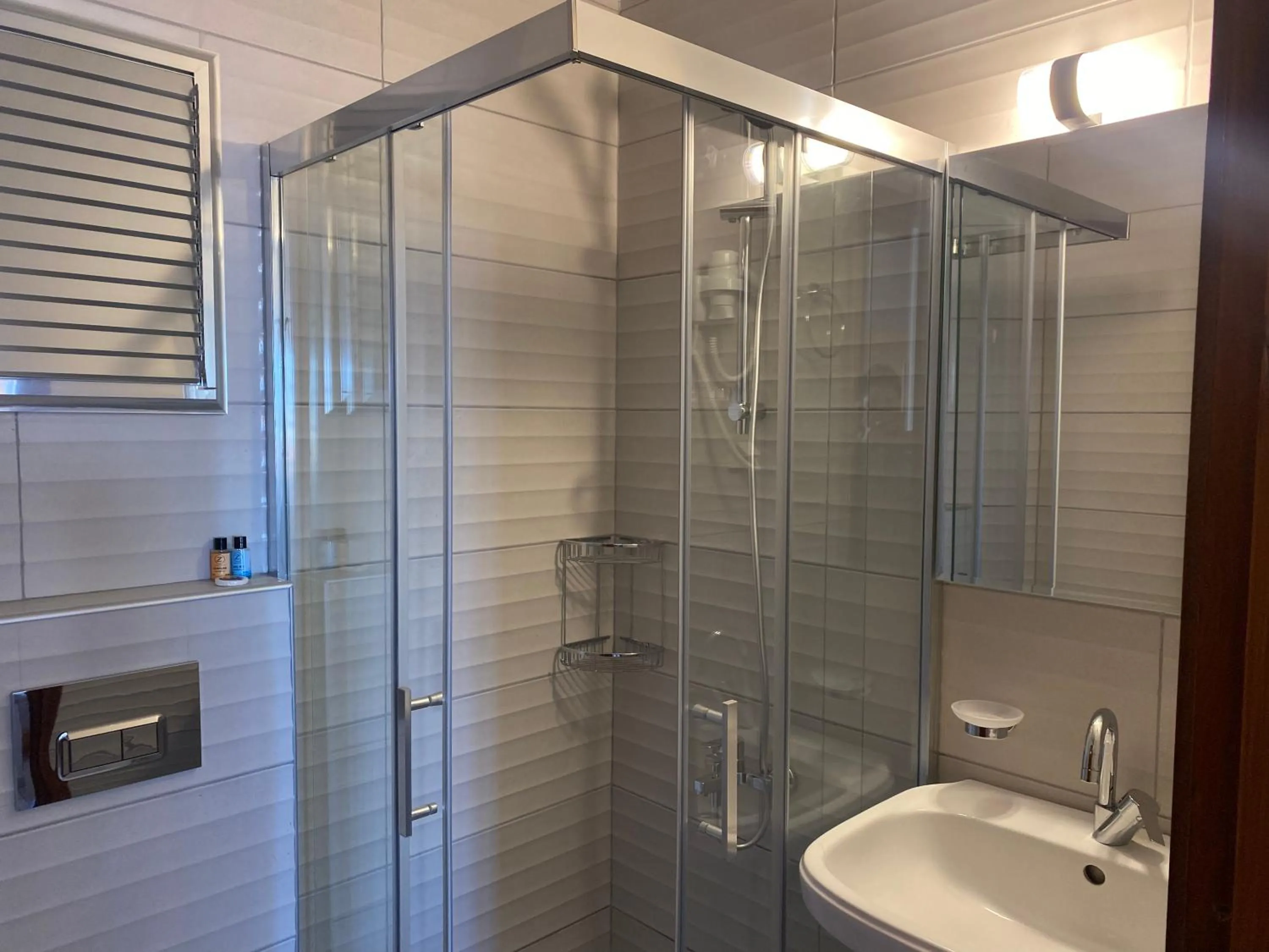 Shower in NATURELLA APART HOTEL