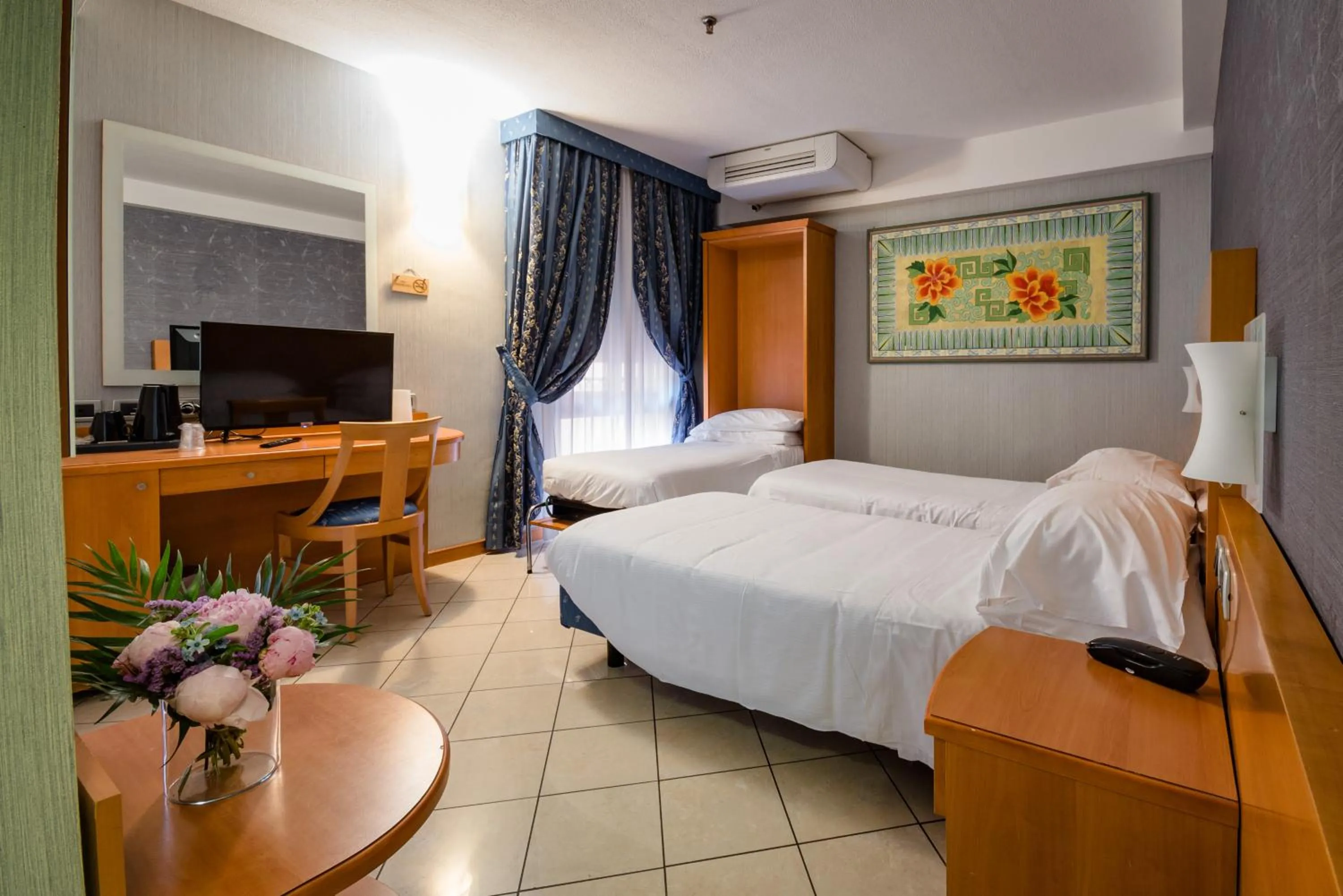 Photo of the whole room, Bed in Hotel Centrale