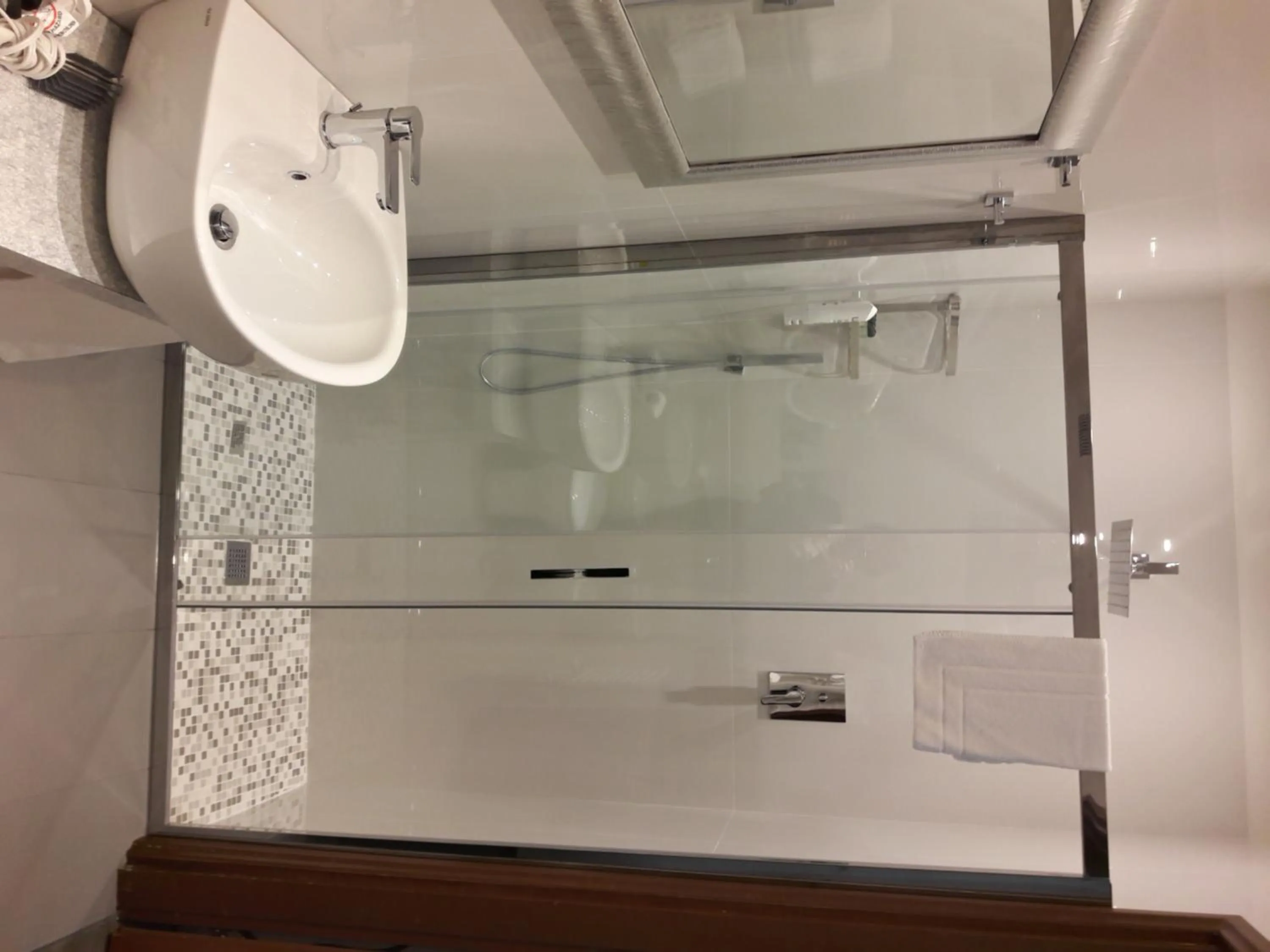 Shower in Hotel Centrale