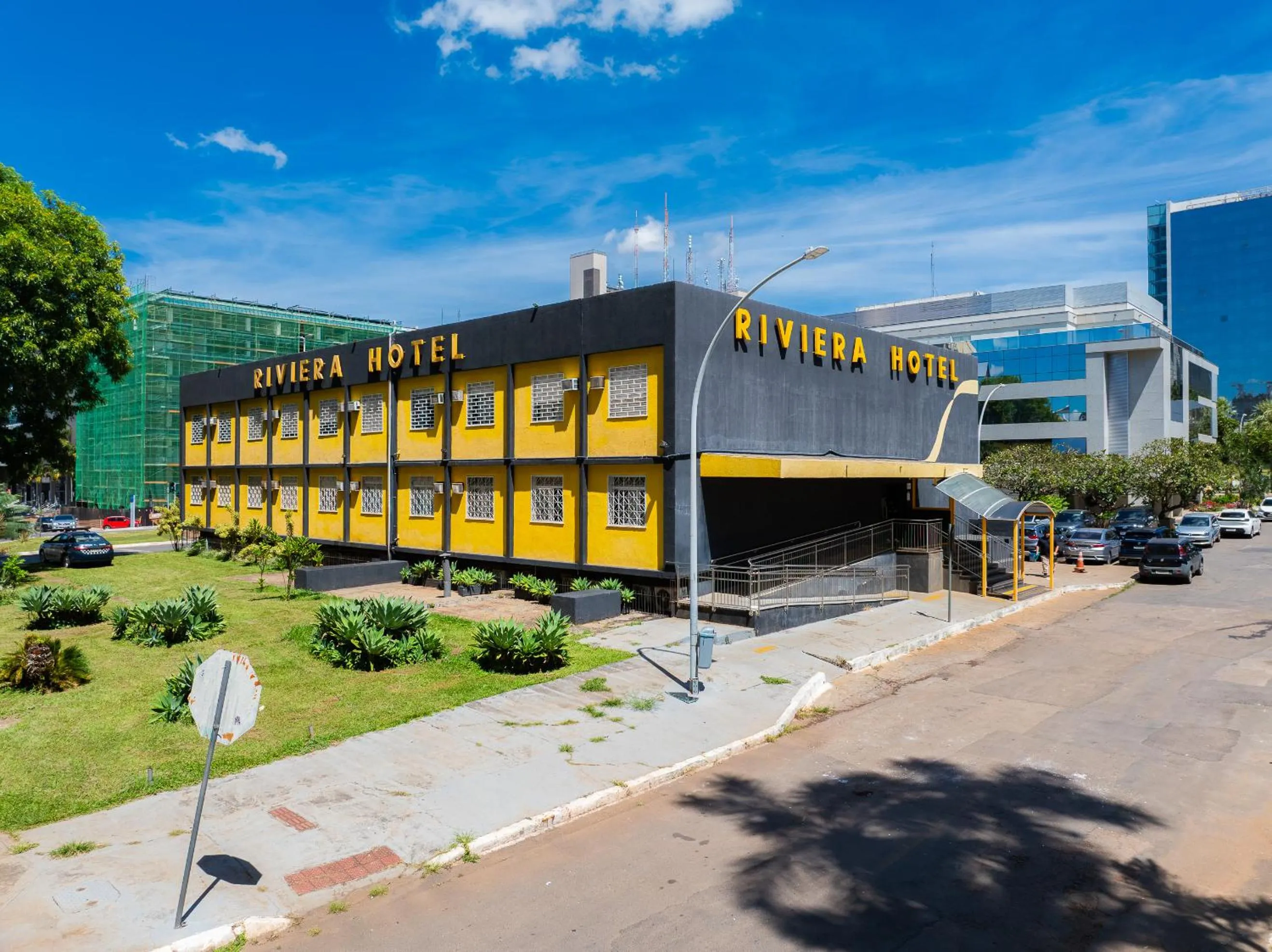 Facade/entrance in Riviera Hotel by Bsb Inn