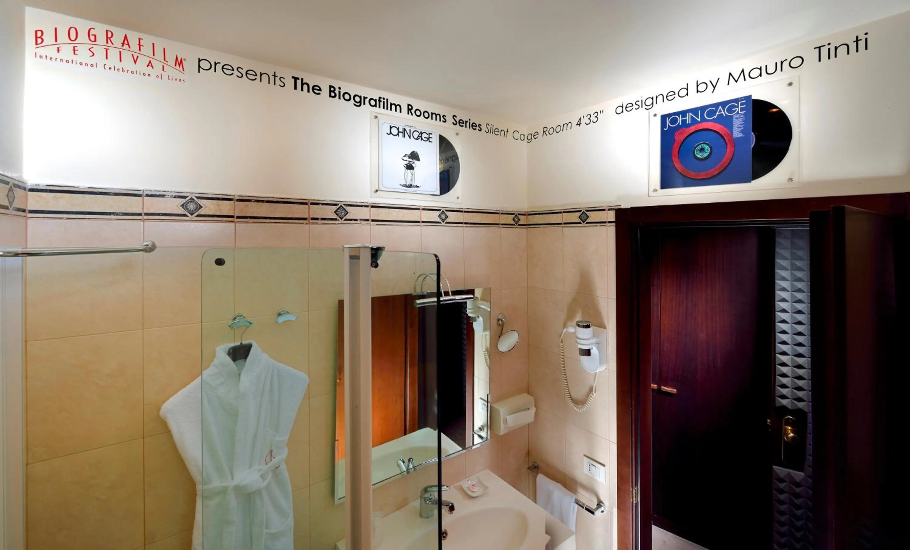 Bathroom in Phi Hotel Bologna