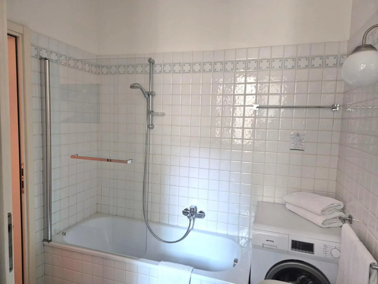 Bathroom in Phi Hotel Bologna