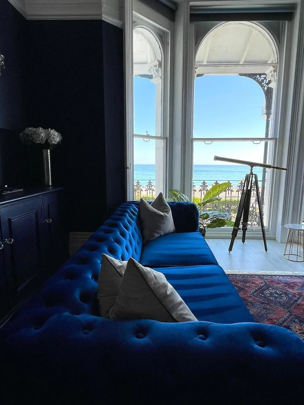 Living room, Bed in The Regency Studio - Stunning Seaview