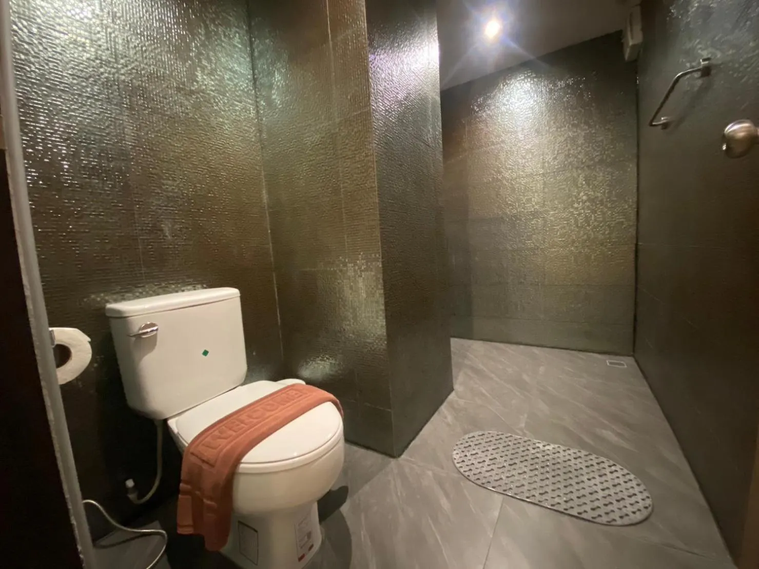 Toilet in S3 Huahin Hotel