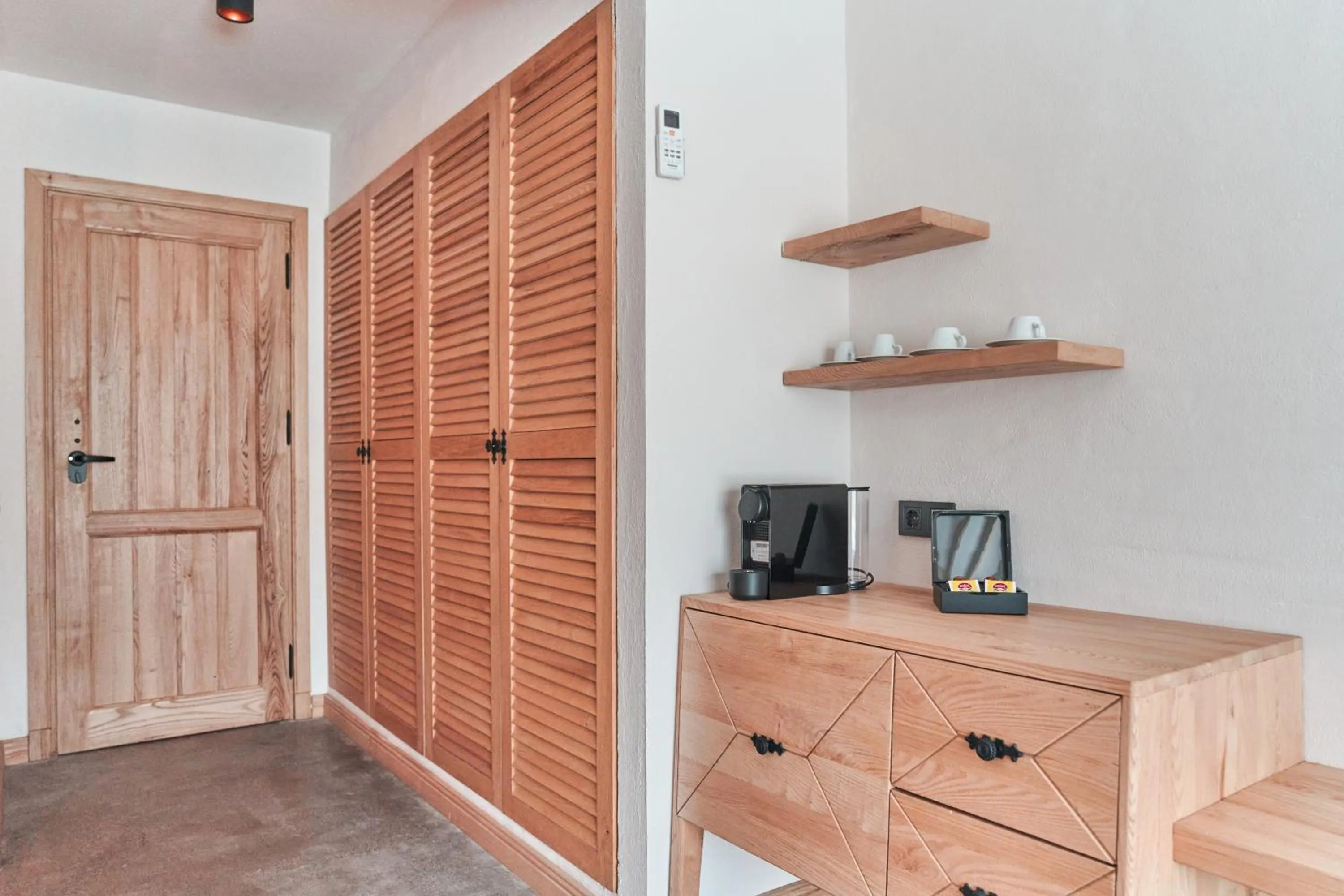 wardrobe in The Pearl Ölüdeniz