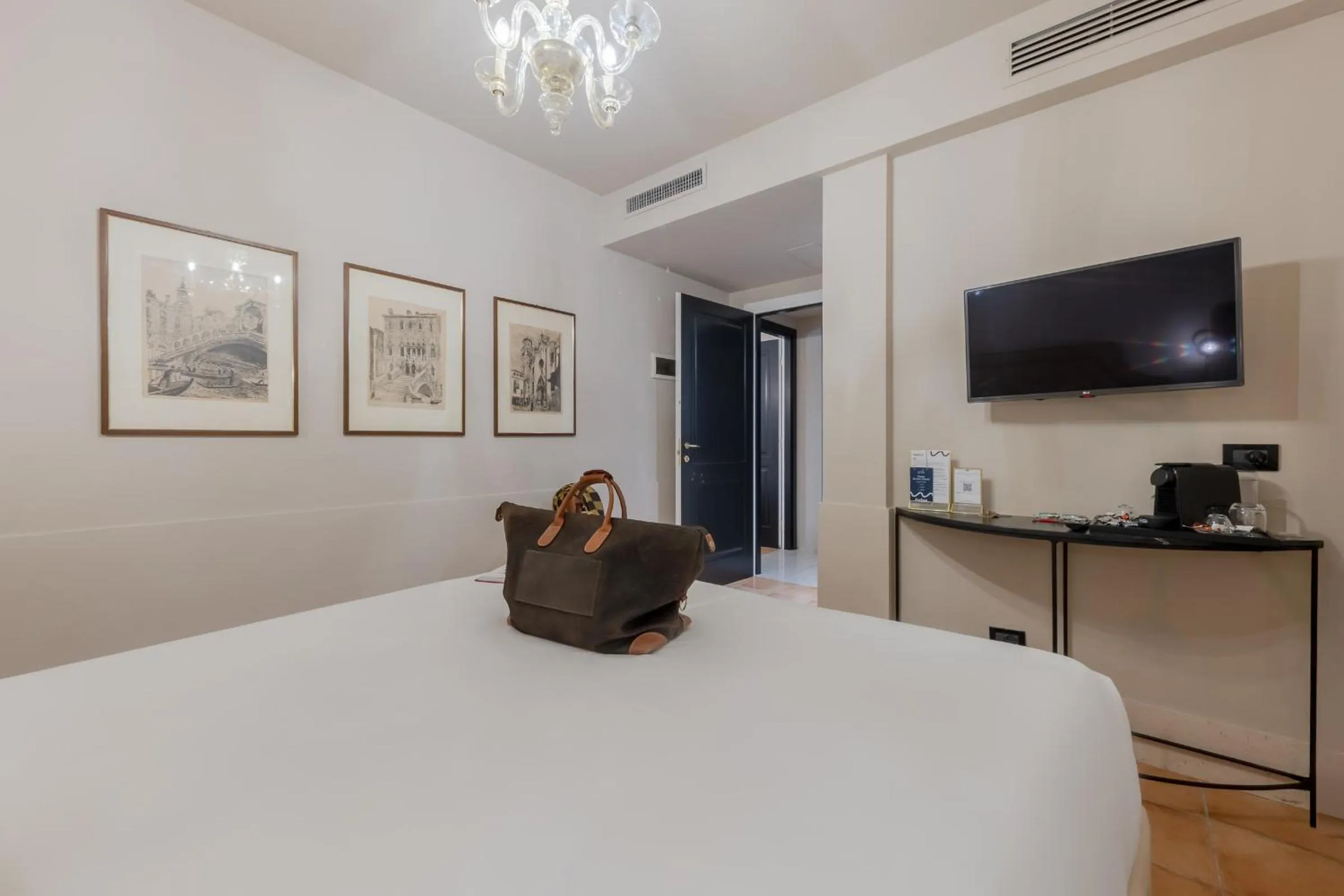 Photo of the whole room, Bed in Daplace - Antica Casa Coppo 1