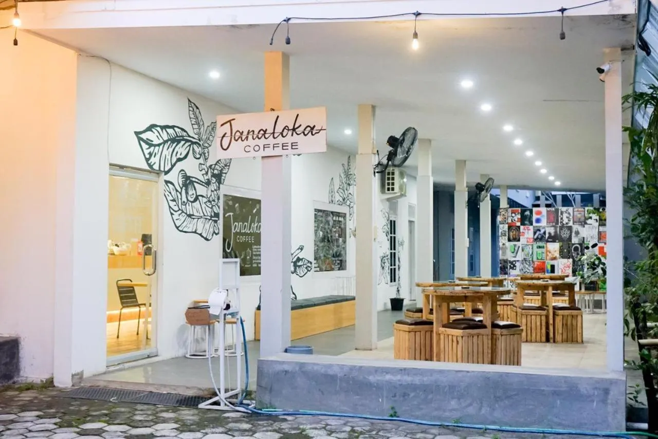 Restaurant/places to eat in Tamadara Guesthouse Jogja