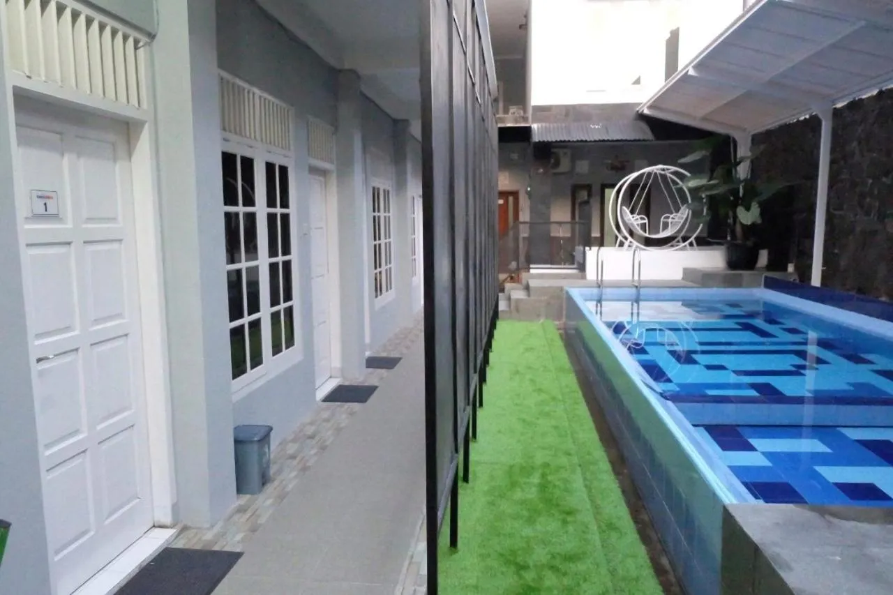 Swimming pool in Tamadara Guesthouse Jogja