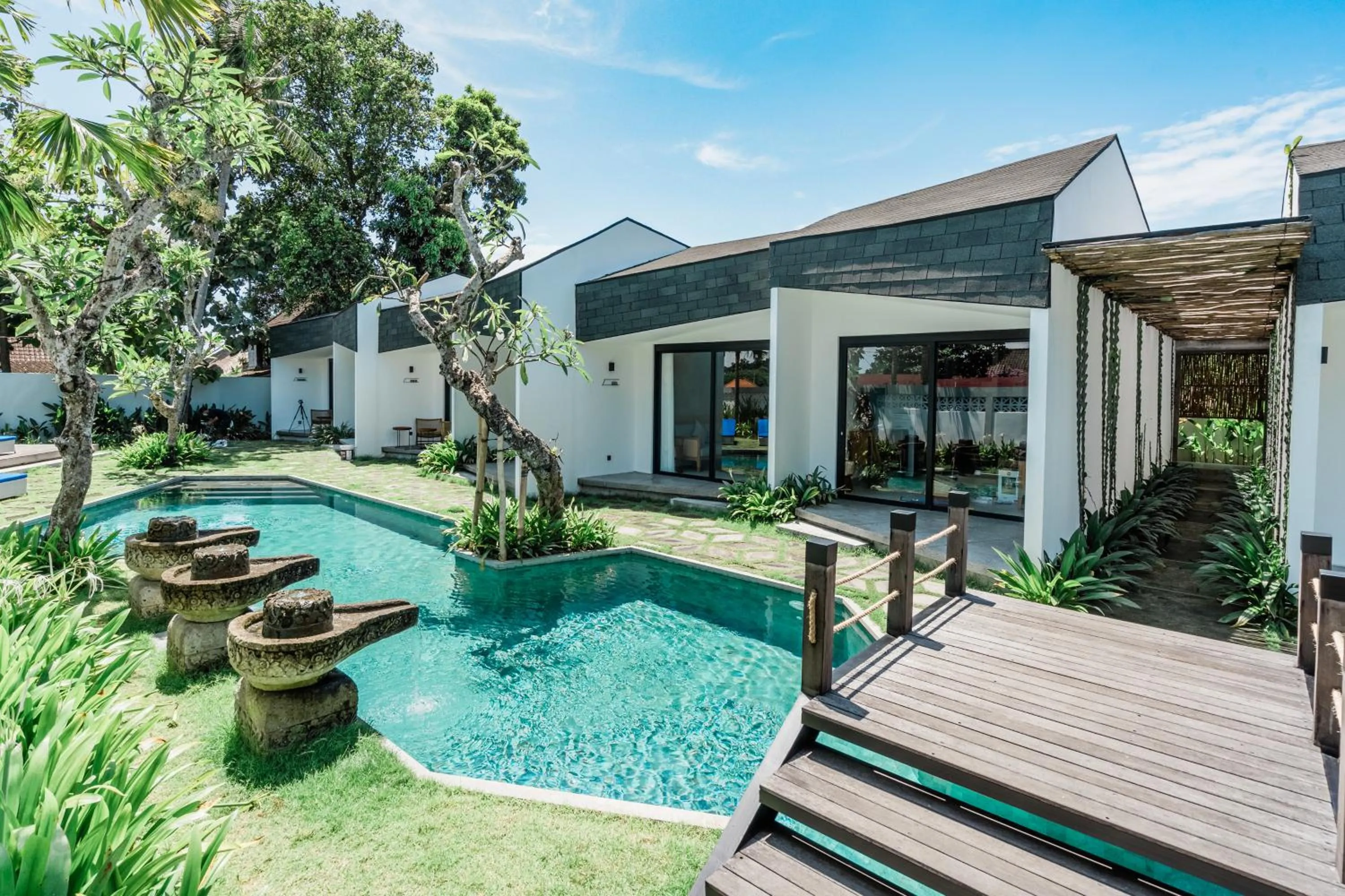 Pool view in The Wave