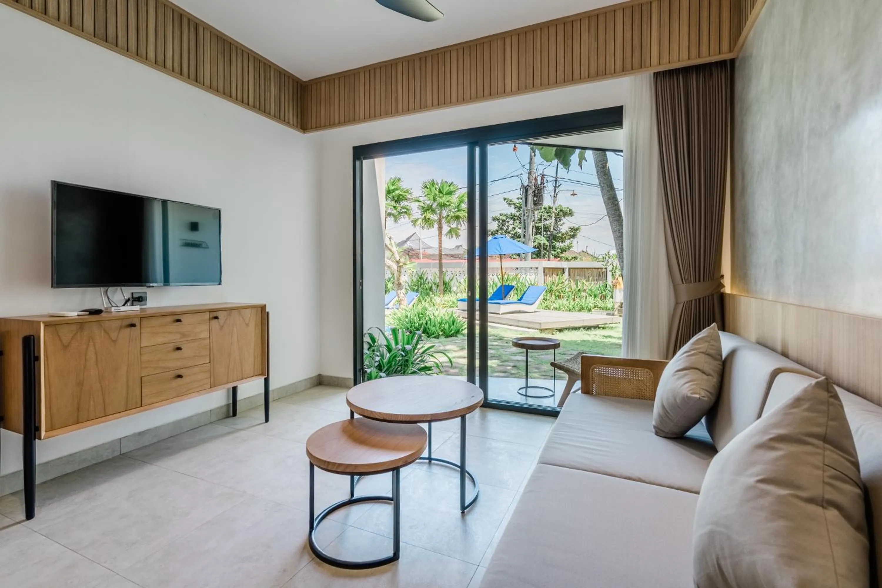 TV and multimedia in The Wave