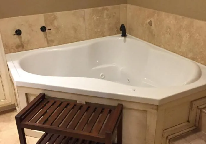 Bathroom in Historic Kahn Hotel