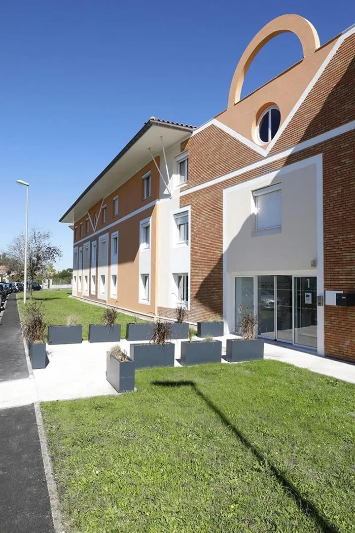 Property building in Sweetly Isatis Mérignac Hôtel de ville