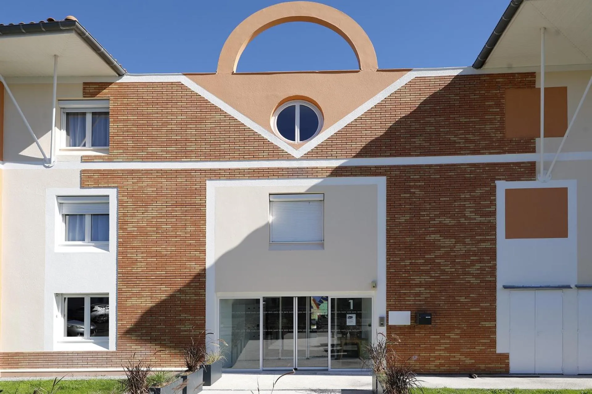 Property building in Sweetly Isatis Mérignac Hôtel de ville