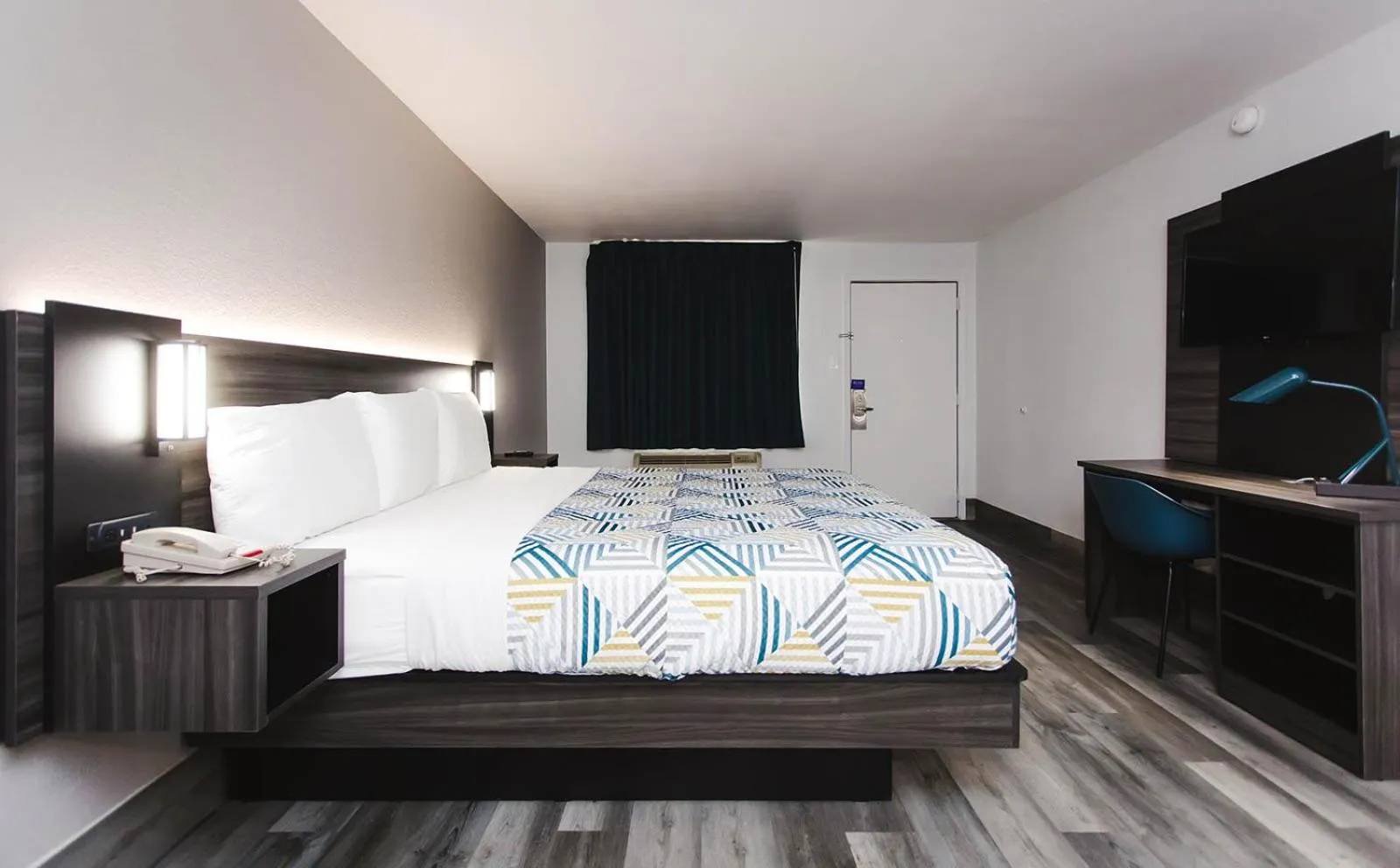 Bed in Studio 6 Houston TX Medical Center NRG Stadium