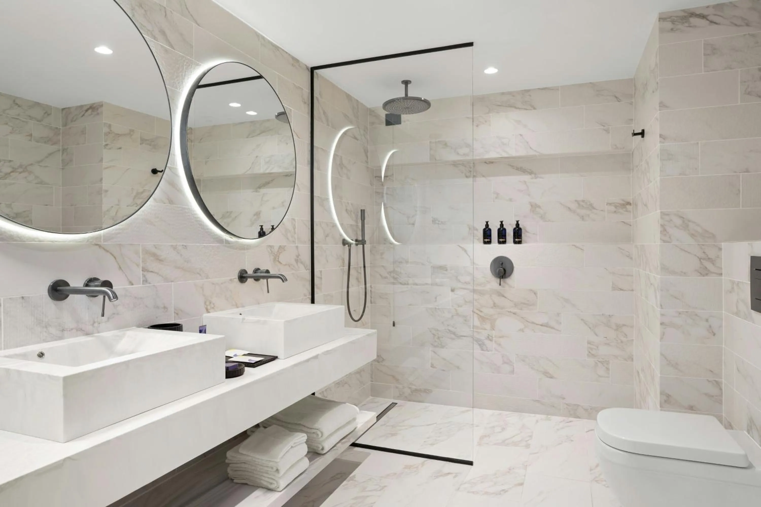 Bathroom in Cardo Roma, Autograph Collection