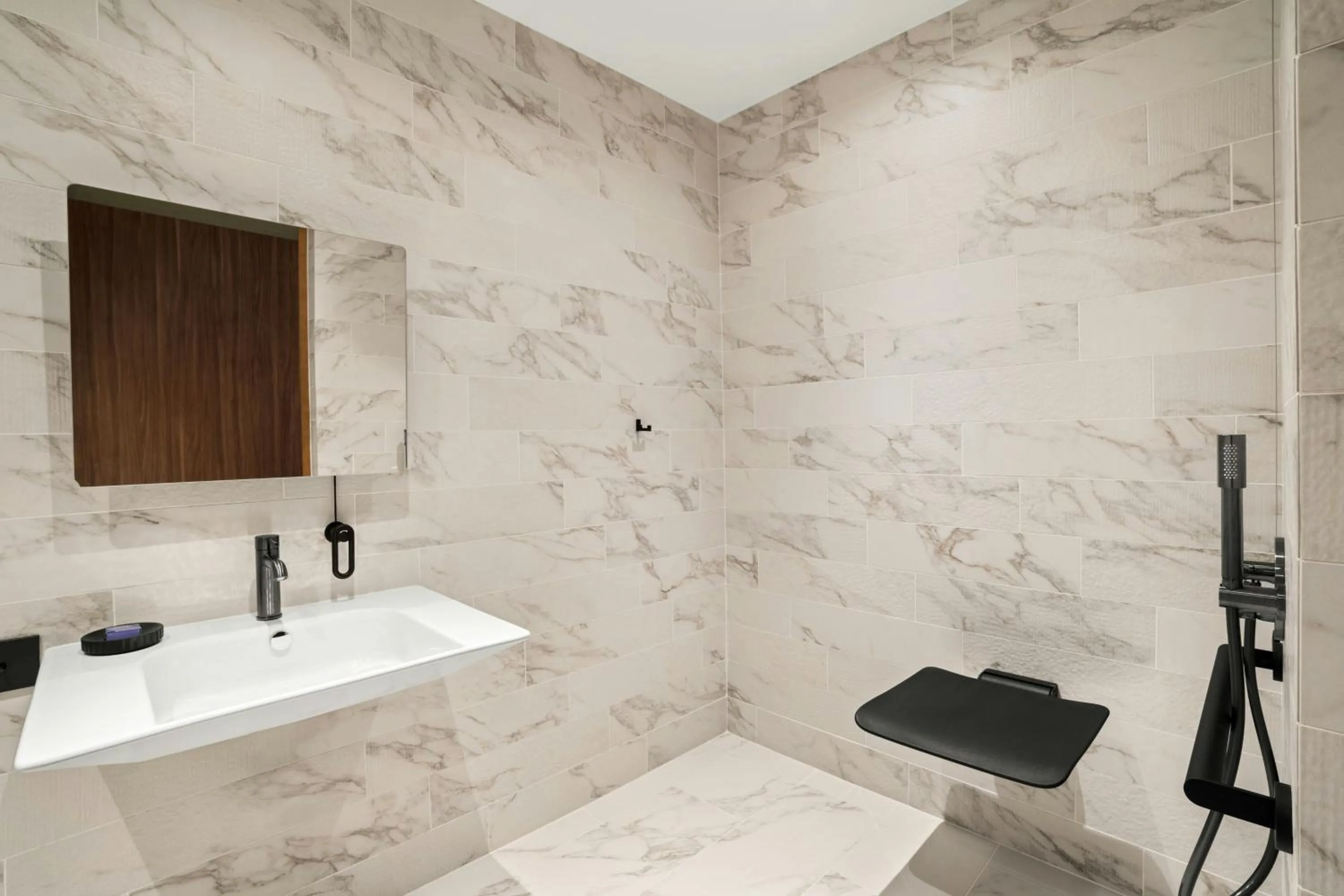 Bathroom in Cardo Roma, Autograph Collection