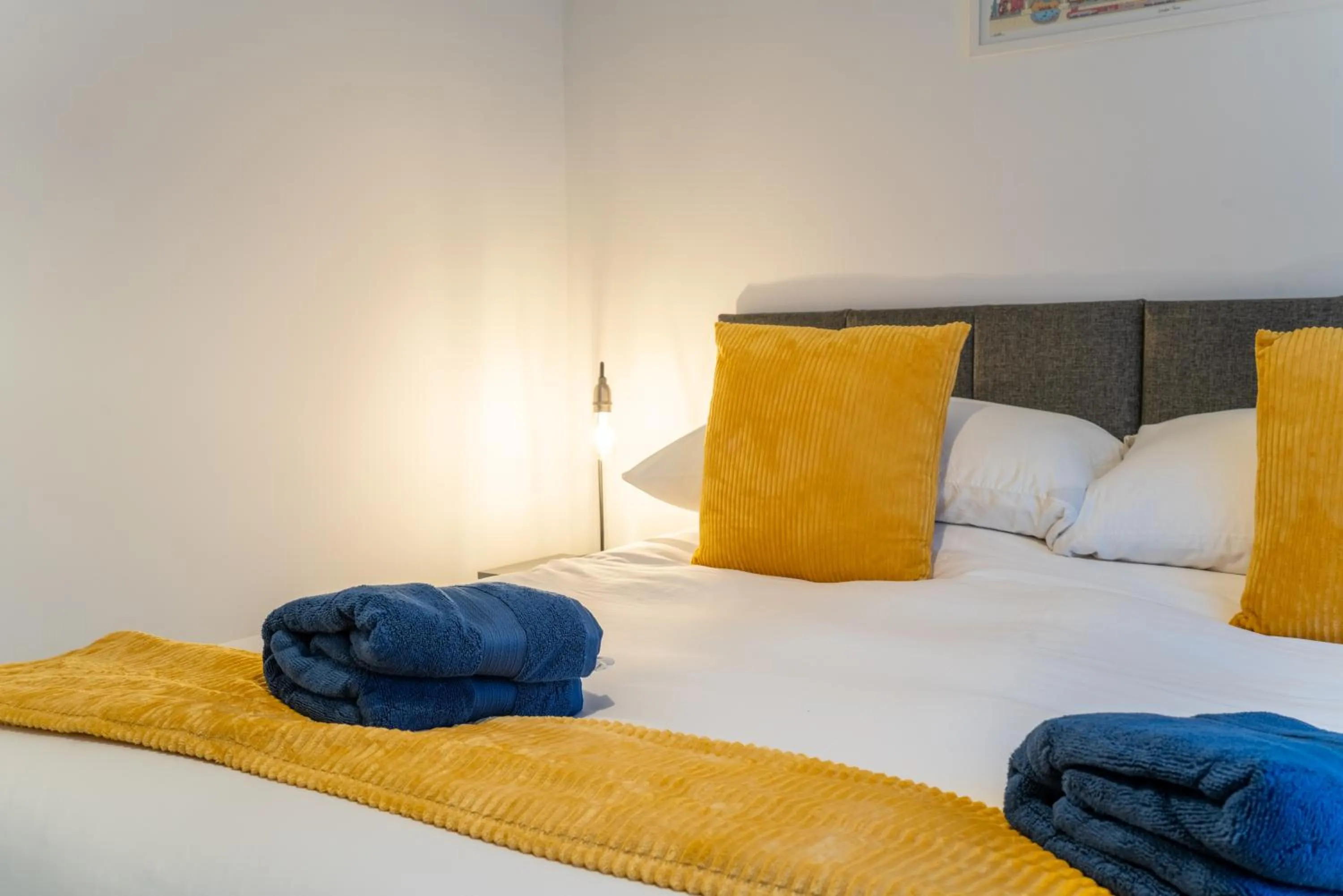 Bedroom, Bed in Mill Road Ground Floor Apartment