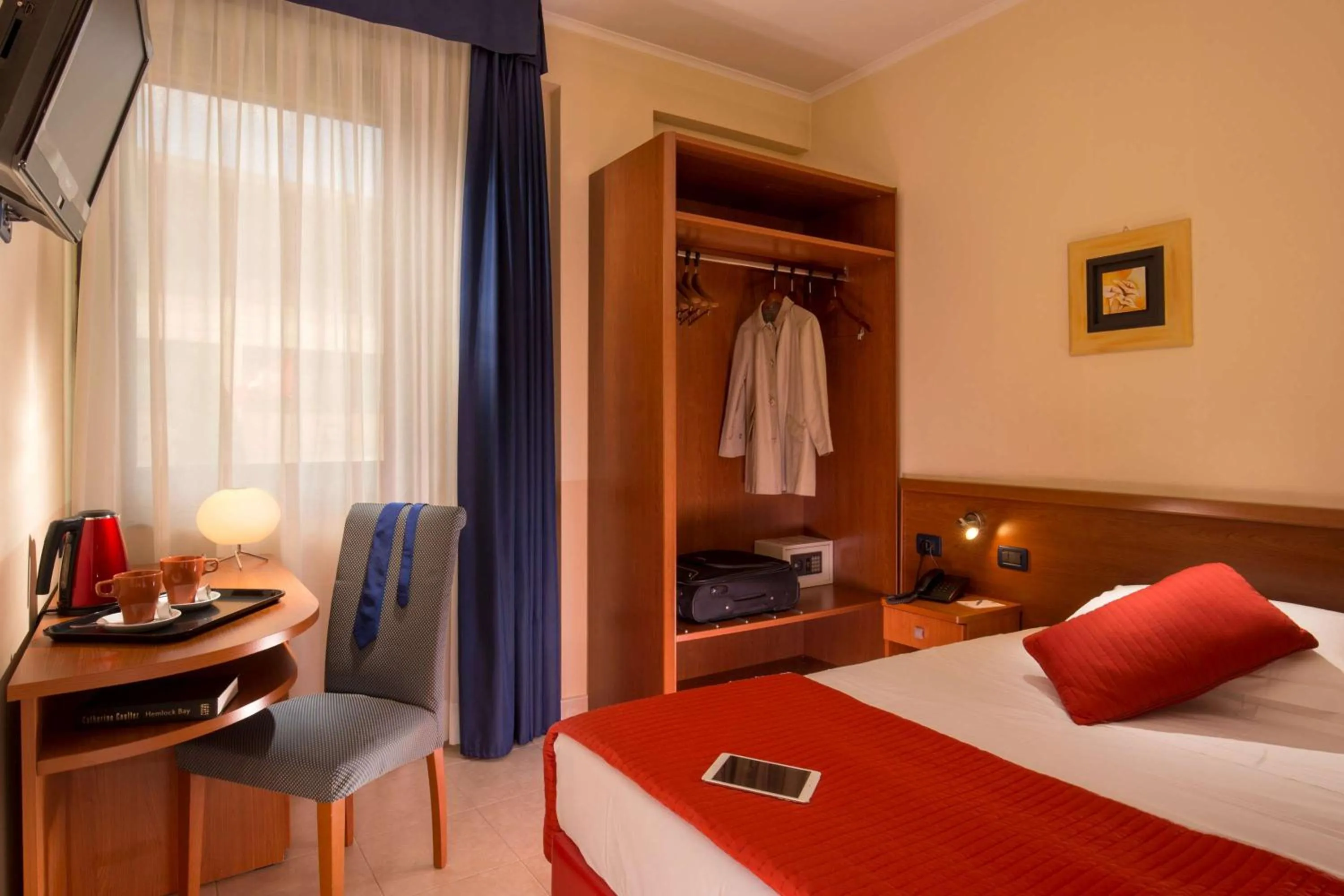 TV and multimedia, Bed in Best Western Blu Hotel Roma