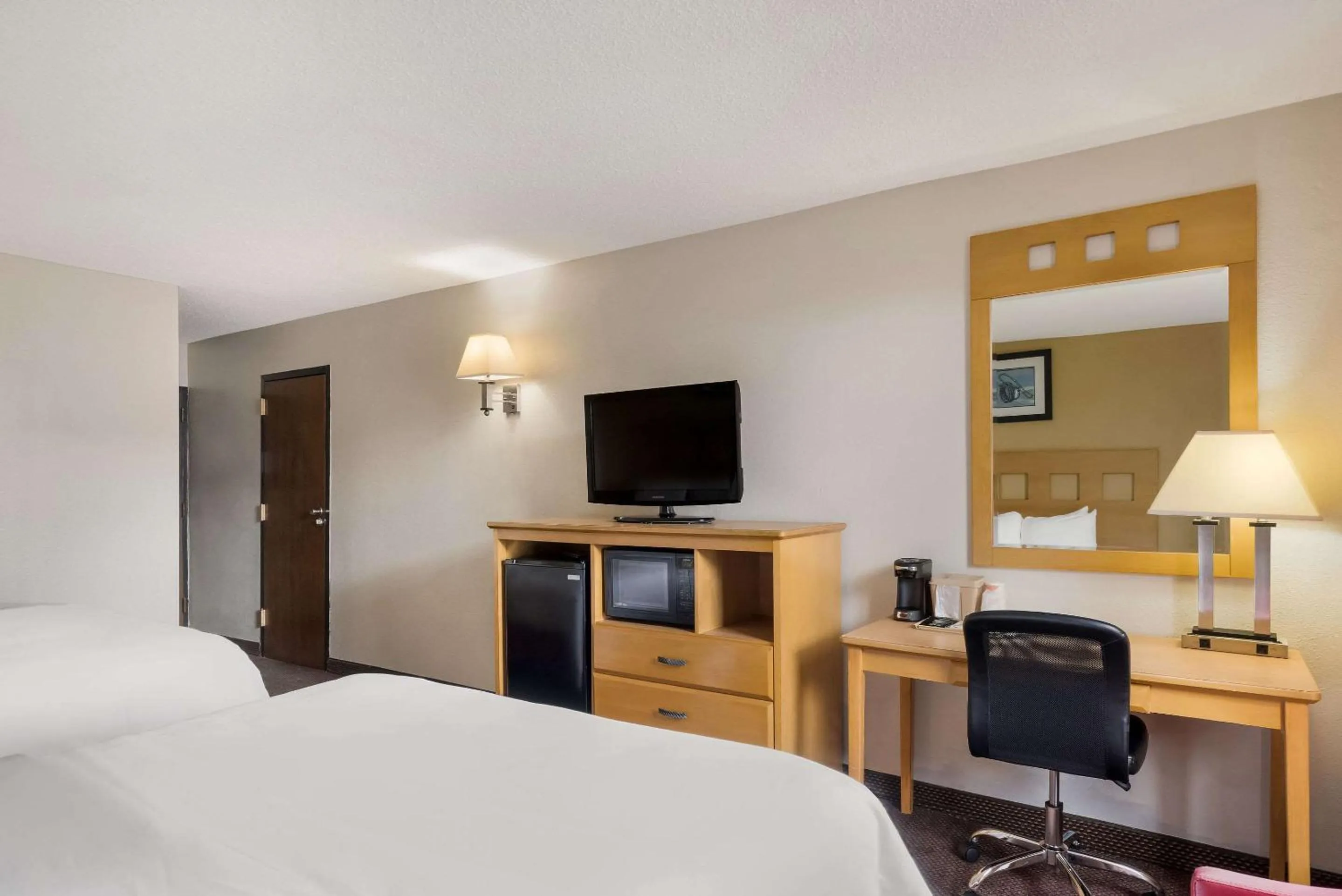 Bedroom, Bed in Quality Inn