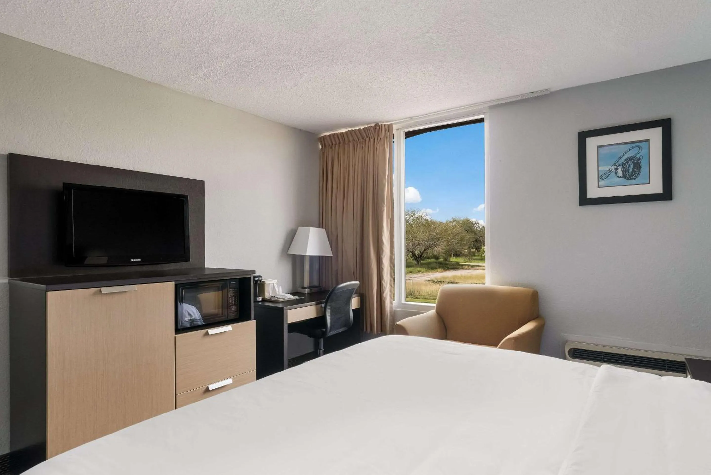 Bedroom, Bed in Quality Inn