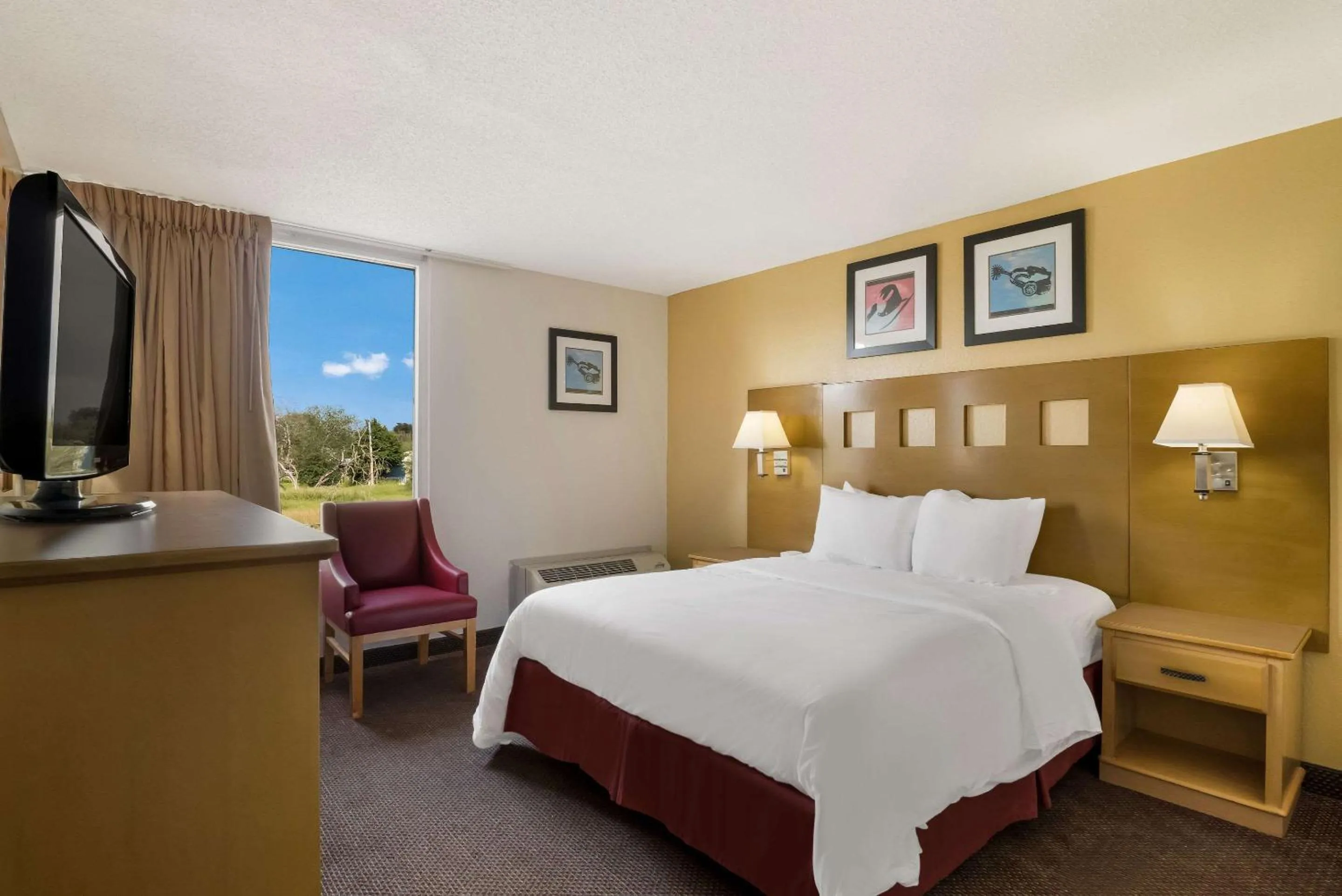 Bedroom, Bed in Quality Inn