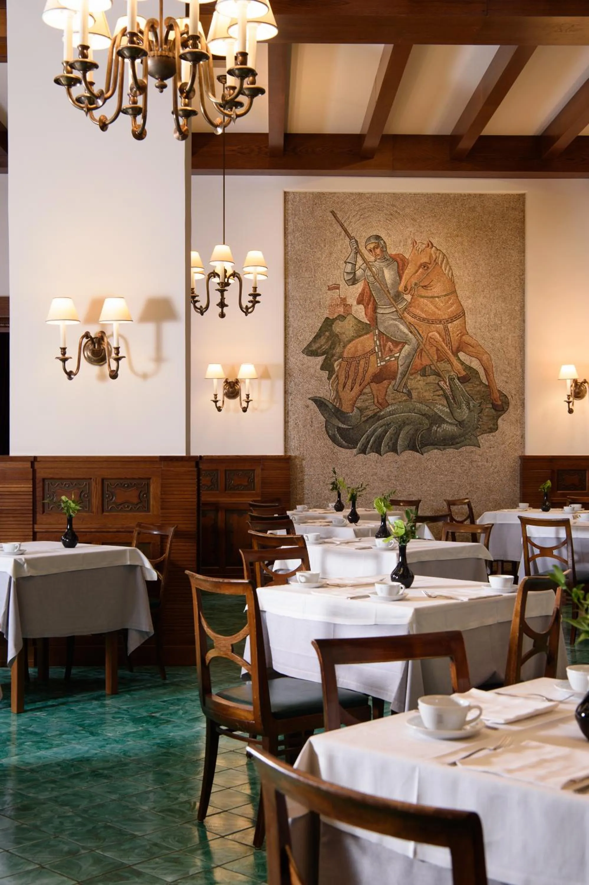 Restaurant/places to eat in Bettoja Hotel Atlantico