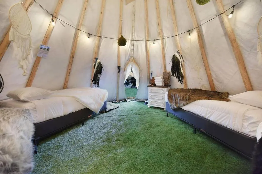 Bed in Enchanted Forest Cabin And Teepee! Lights & Laser Show! Private Hot Tub! Unique Stay!