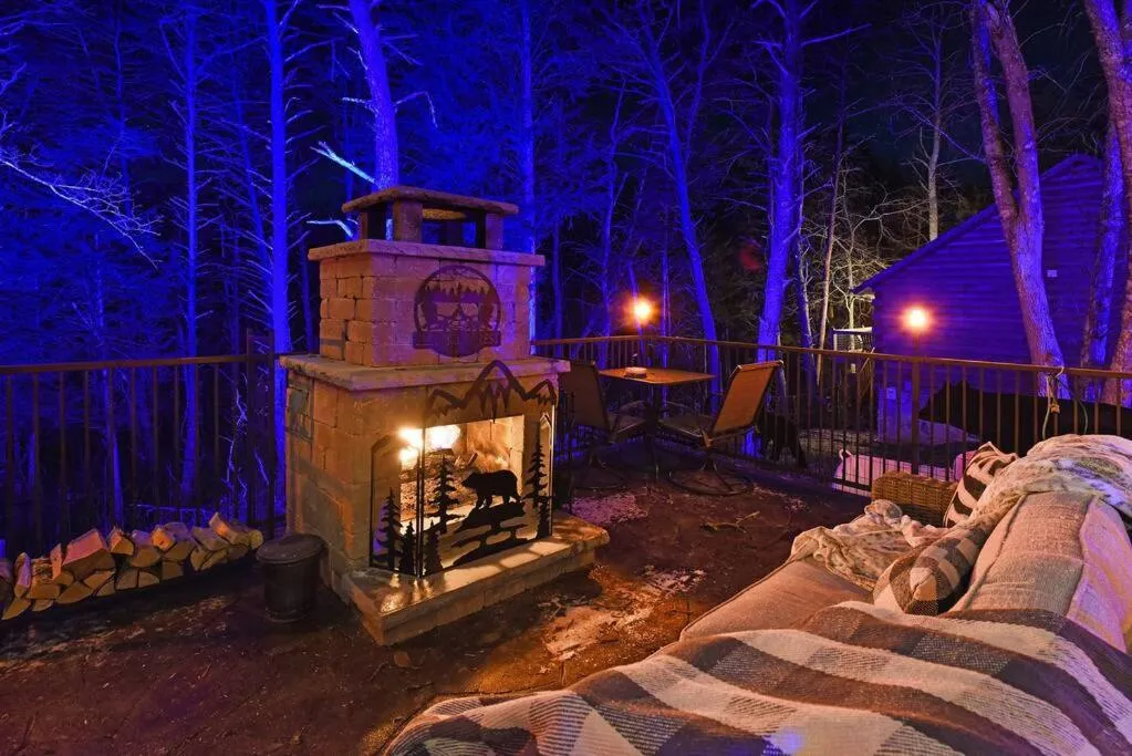 Enchanted Forest Cabin And Teepee! Lights & Laser Show! Private Hot Tub! Unique Stay!