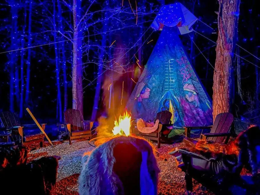 Enchanted Forest Cabin And Teepee! Lights & Laser Show! Private Hot Tub! Unique Stay!
