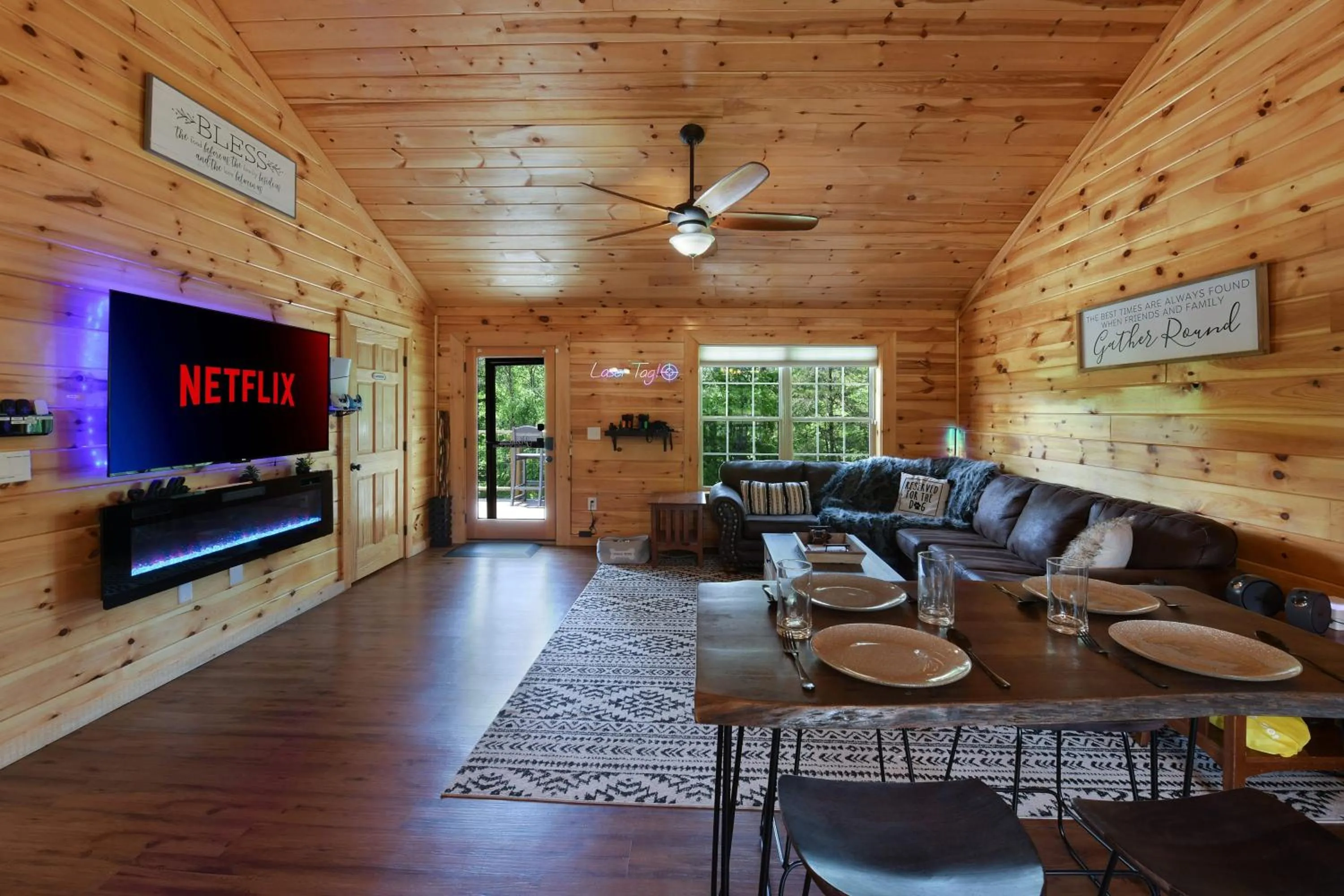 Enchanted Forest Cabin And Teepee! Lights & Laser Show! Private Hot Tub! Unique Stay!