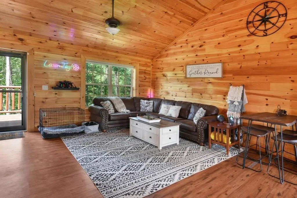 Enchanted Forest Cabin And Teepee! Lights & Laser Show! Private Hot Tub! Unique Stay!