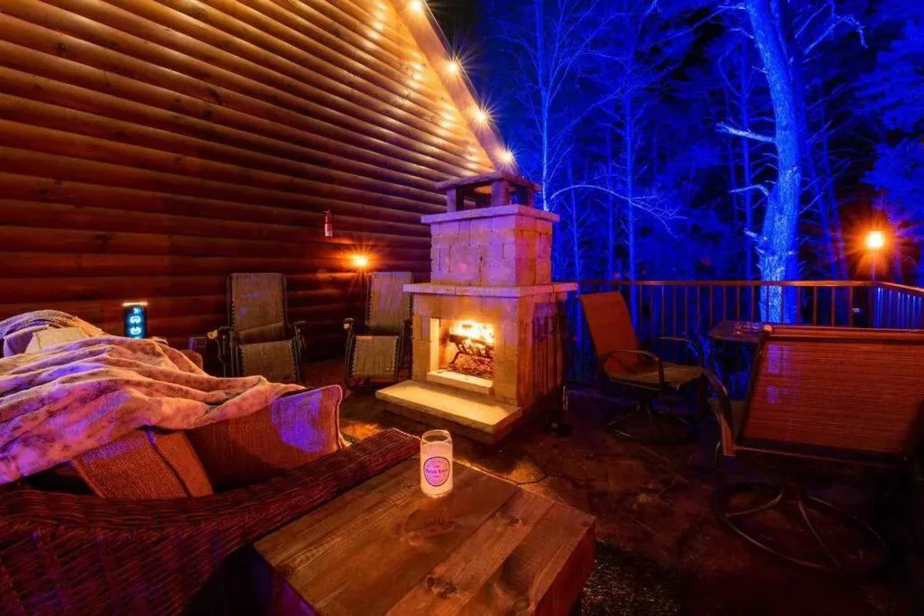 Enchanted Forest Cabin And Teepee! Lights & Laser Show! Private Hot Tub! Unique Stay!